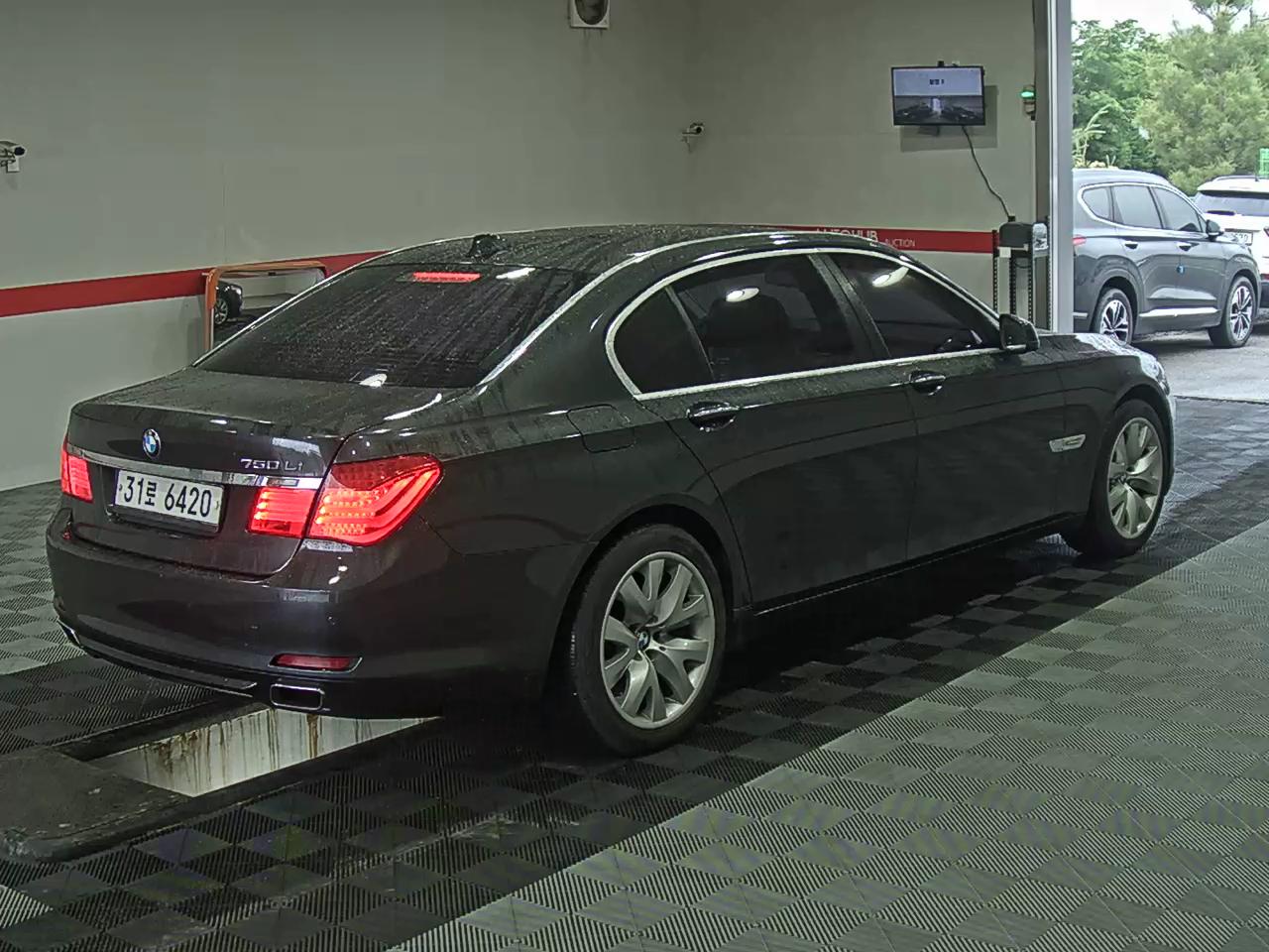 2010 - bmw m7