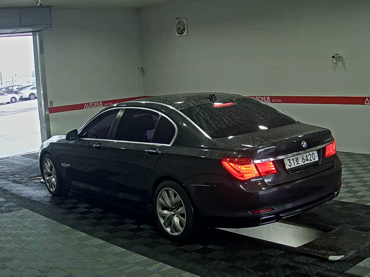 2010 - bmw m7