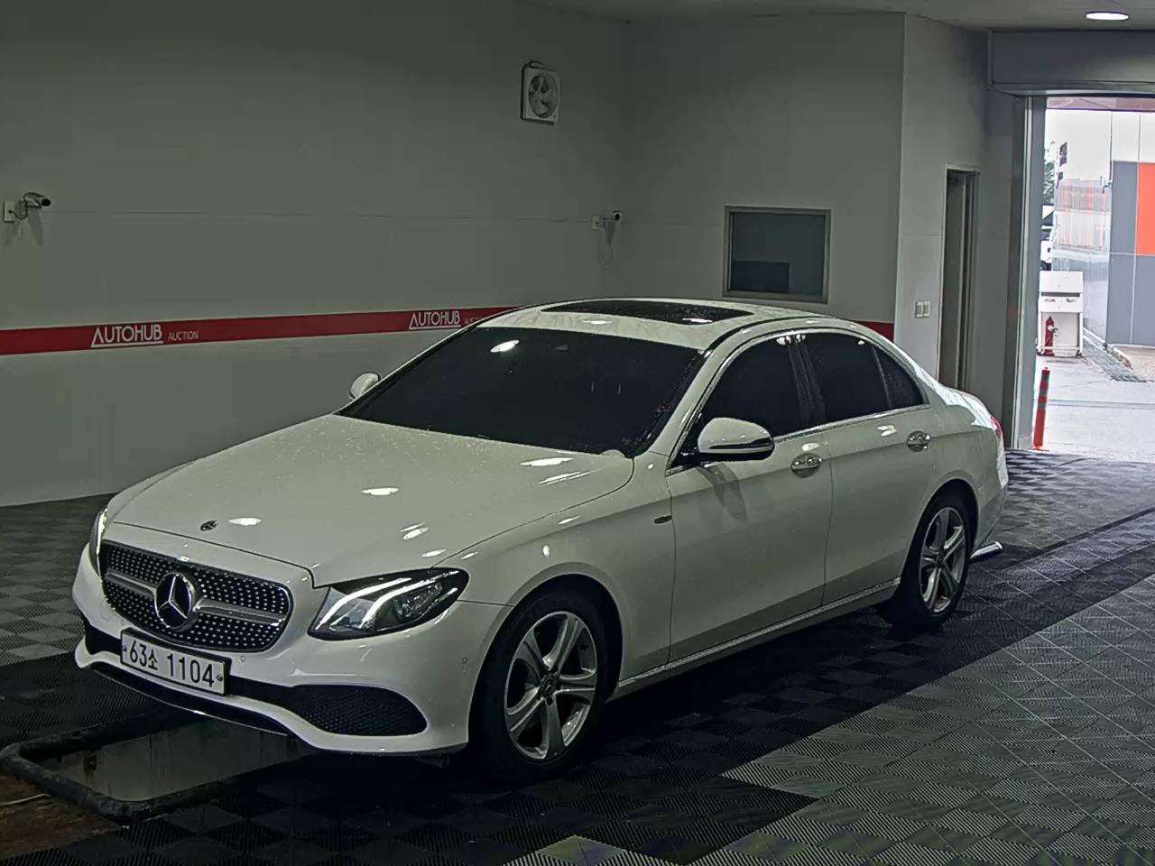 MERCEDES-BENZ CLASS (5TH GEN) E200 AVANTGARDE