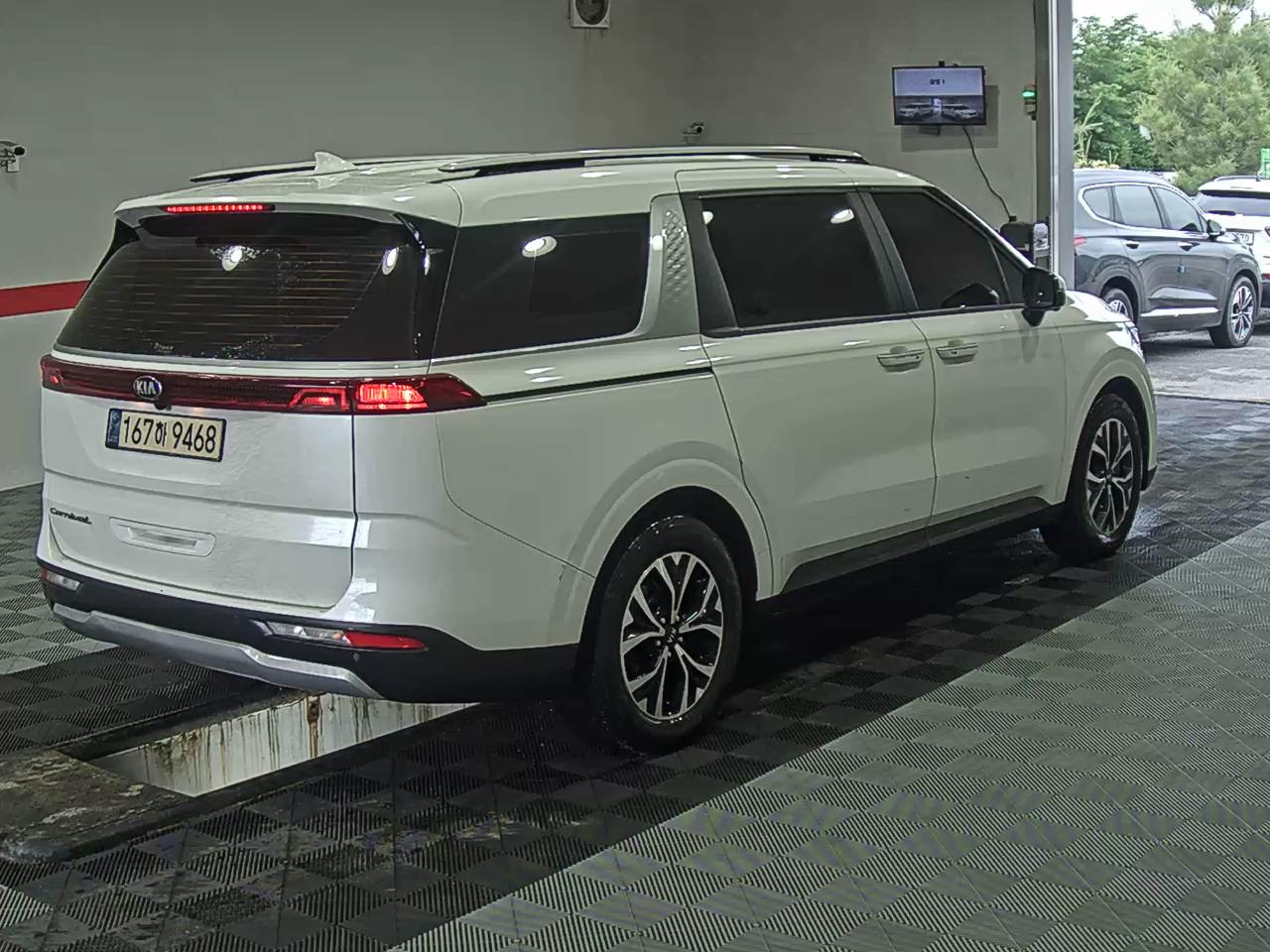 2021 - kia carnival