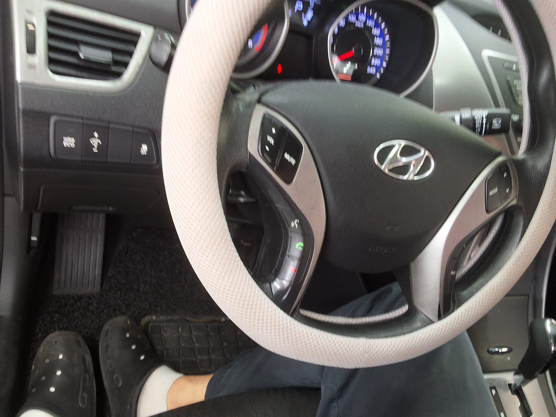 2013 - hyundai avante