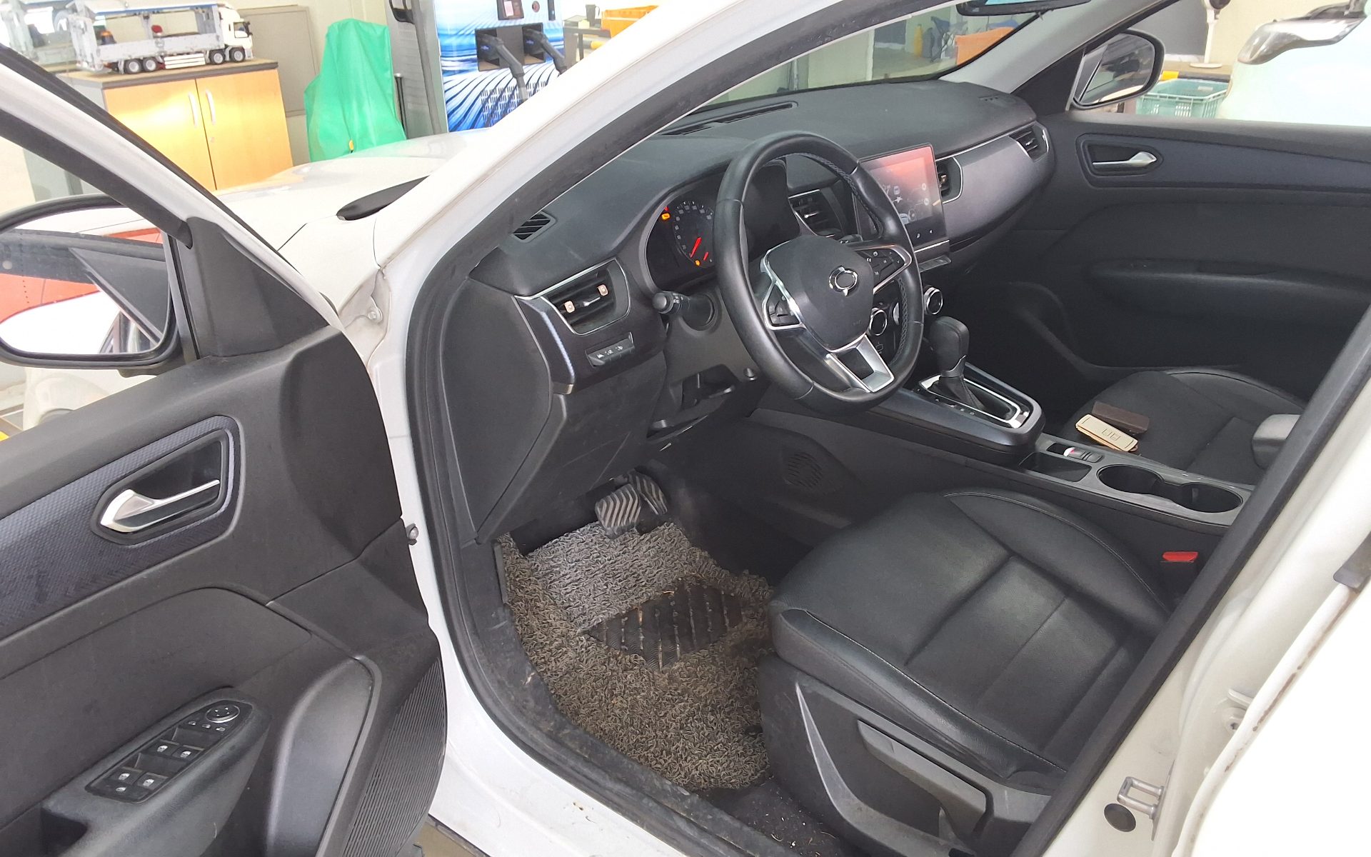 2020 - renault xm3