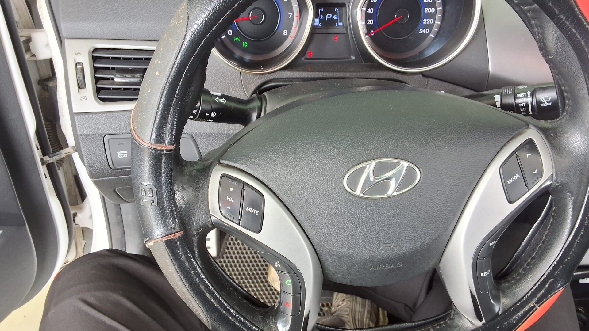2012 - hyundai avante