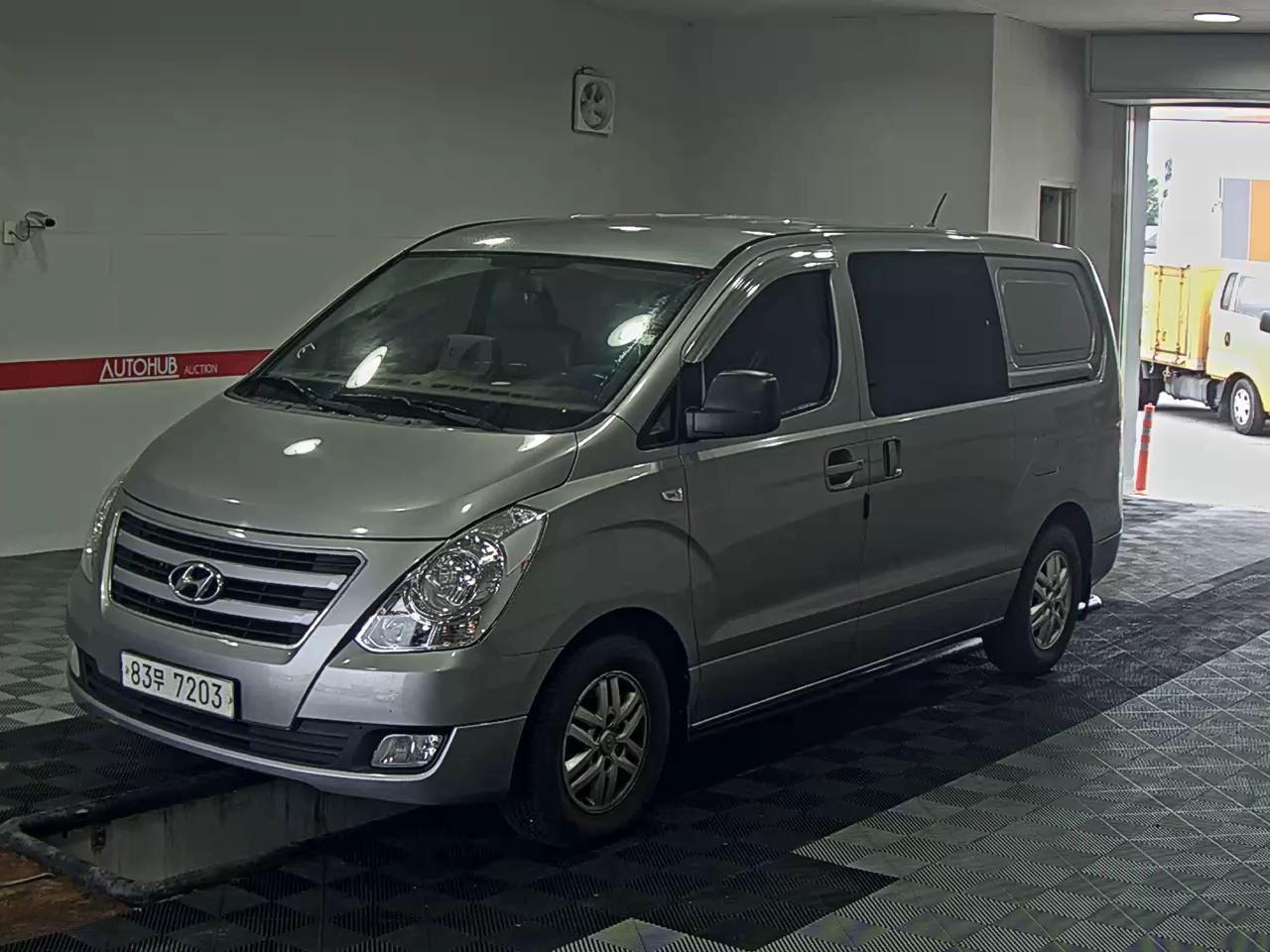 HYUNDAI GRAND STAREX