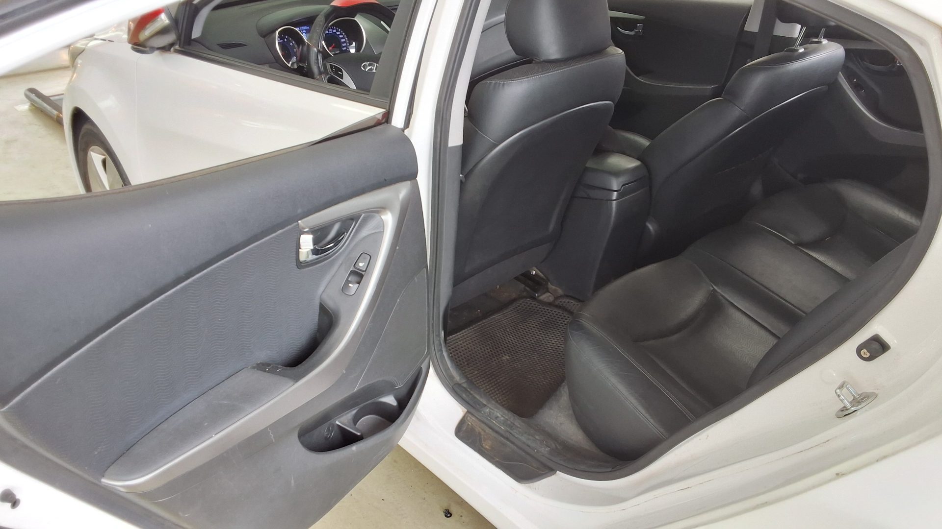 2012 - hyundai avante