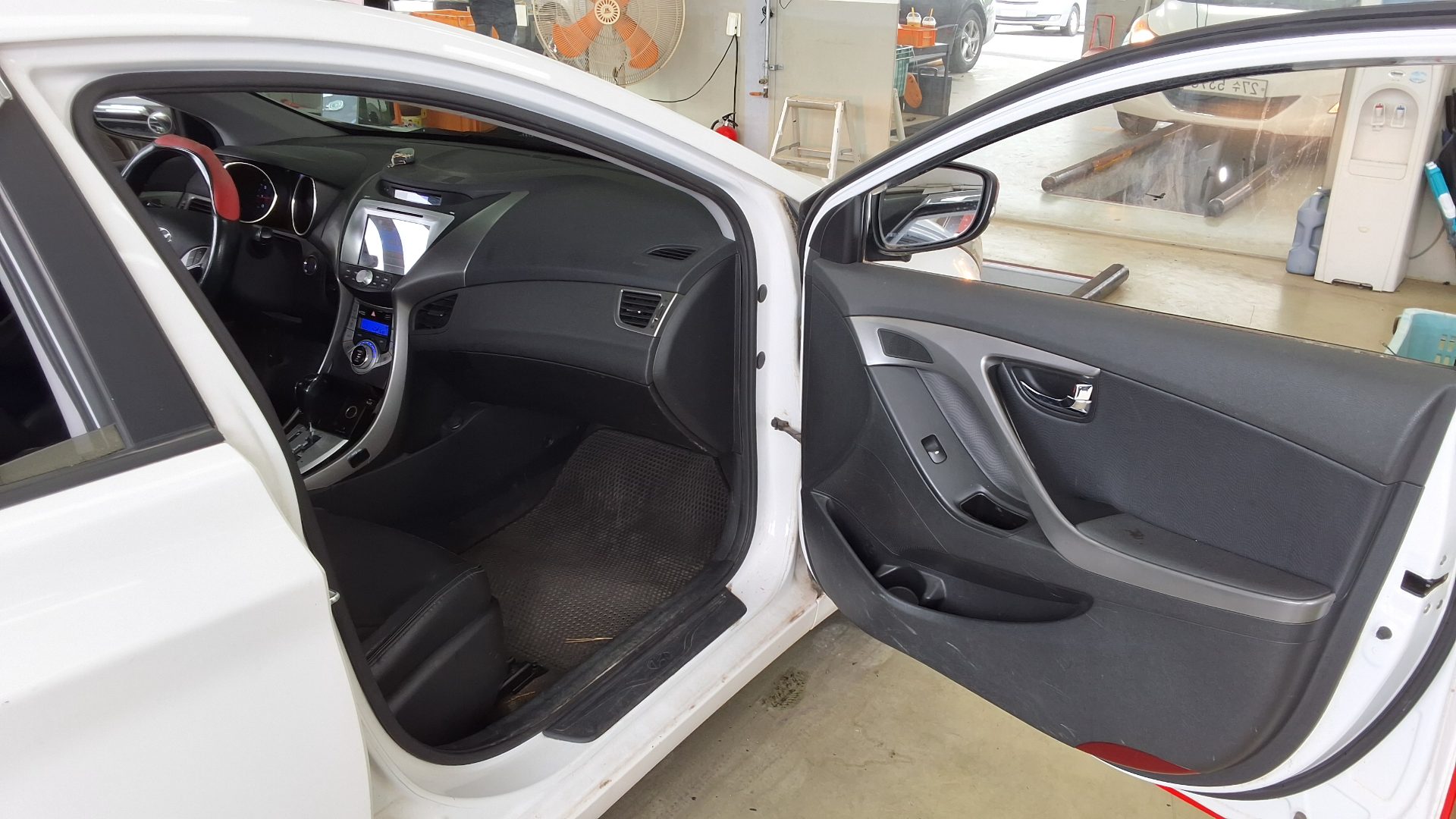 2012 - hyundai avante