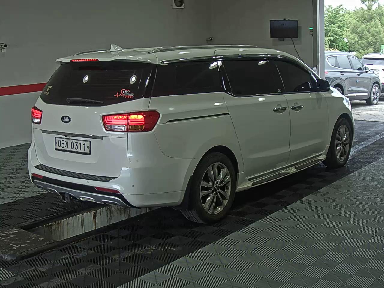 2017 - kia carnival