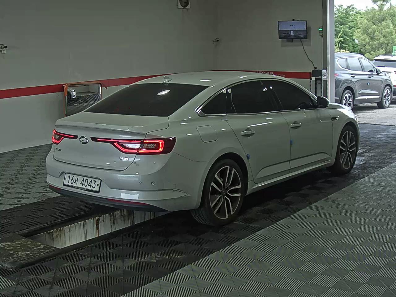 2019 - renault sm6