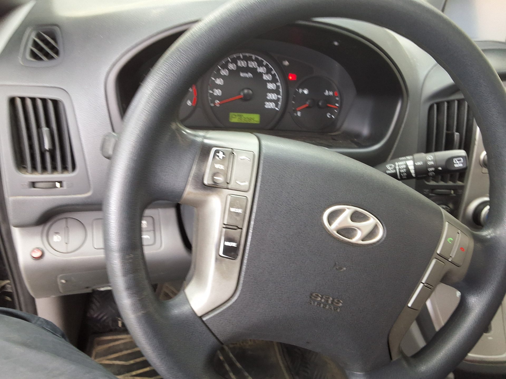 2014 - hyundai grand starex