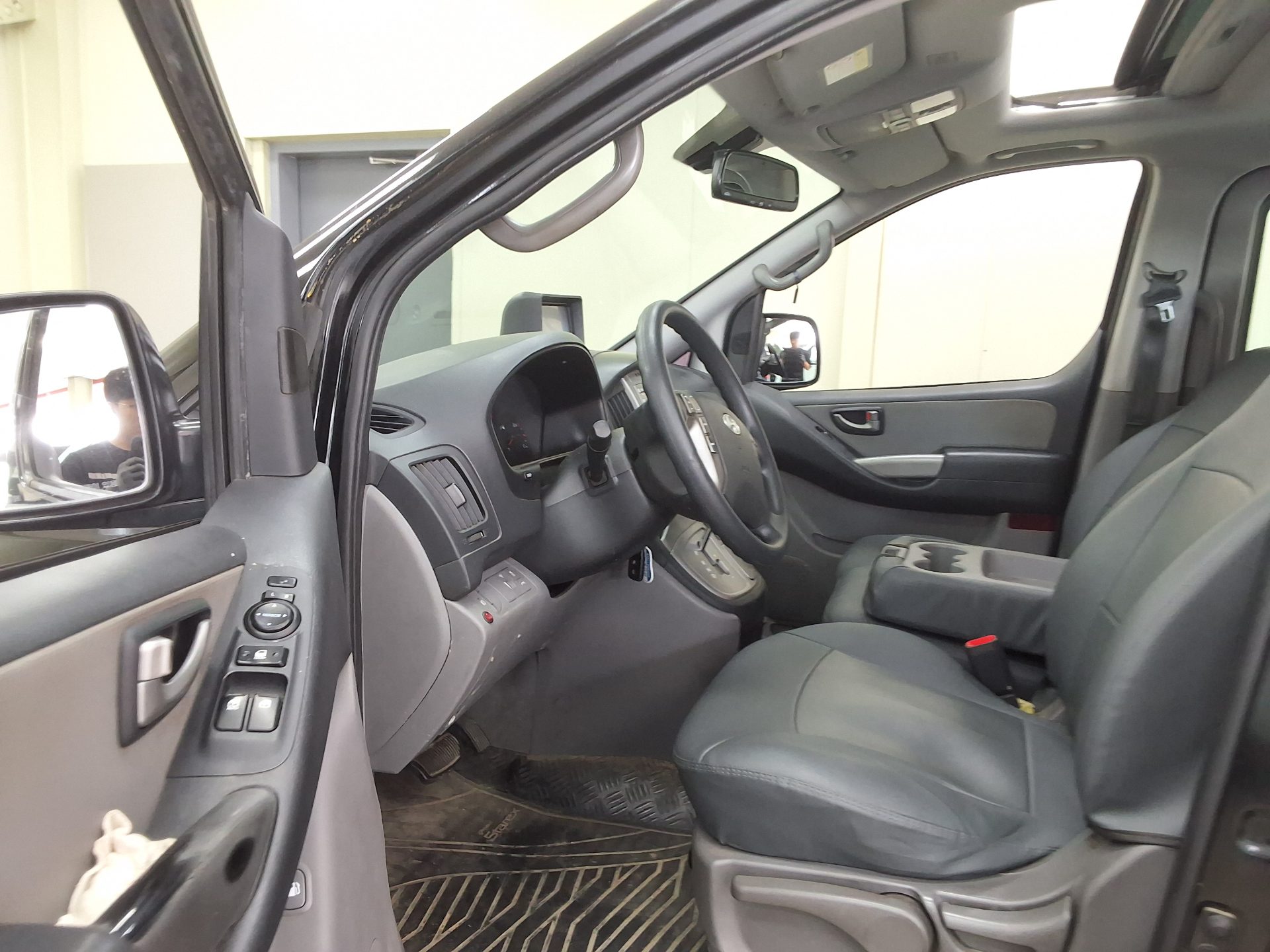 2014 - hyundai grand starex
