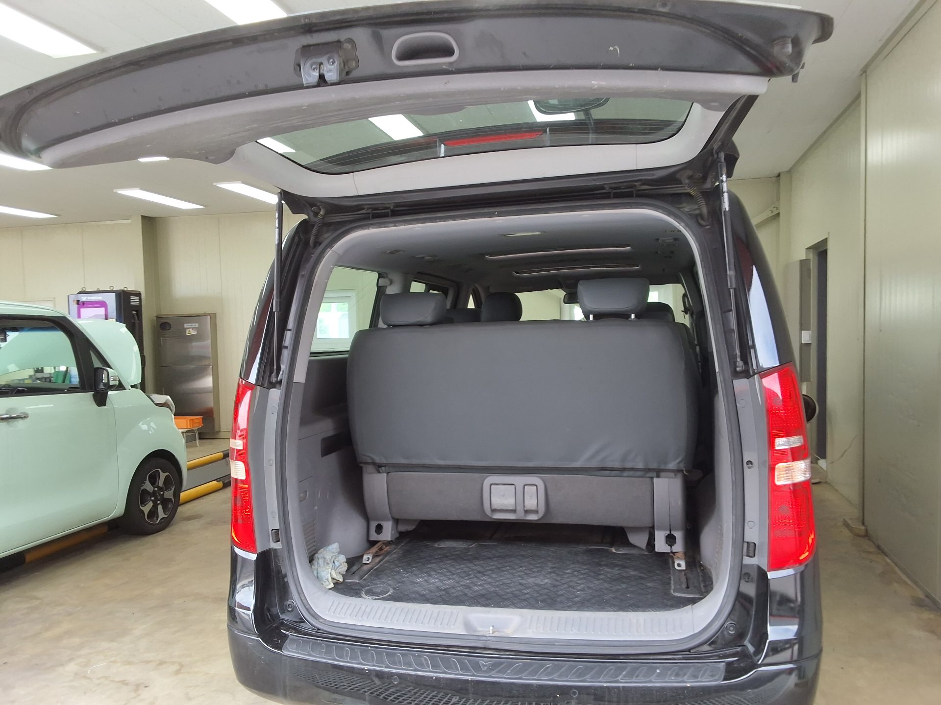 2014 - hyundai grand starex