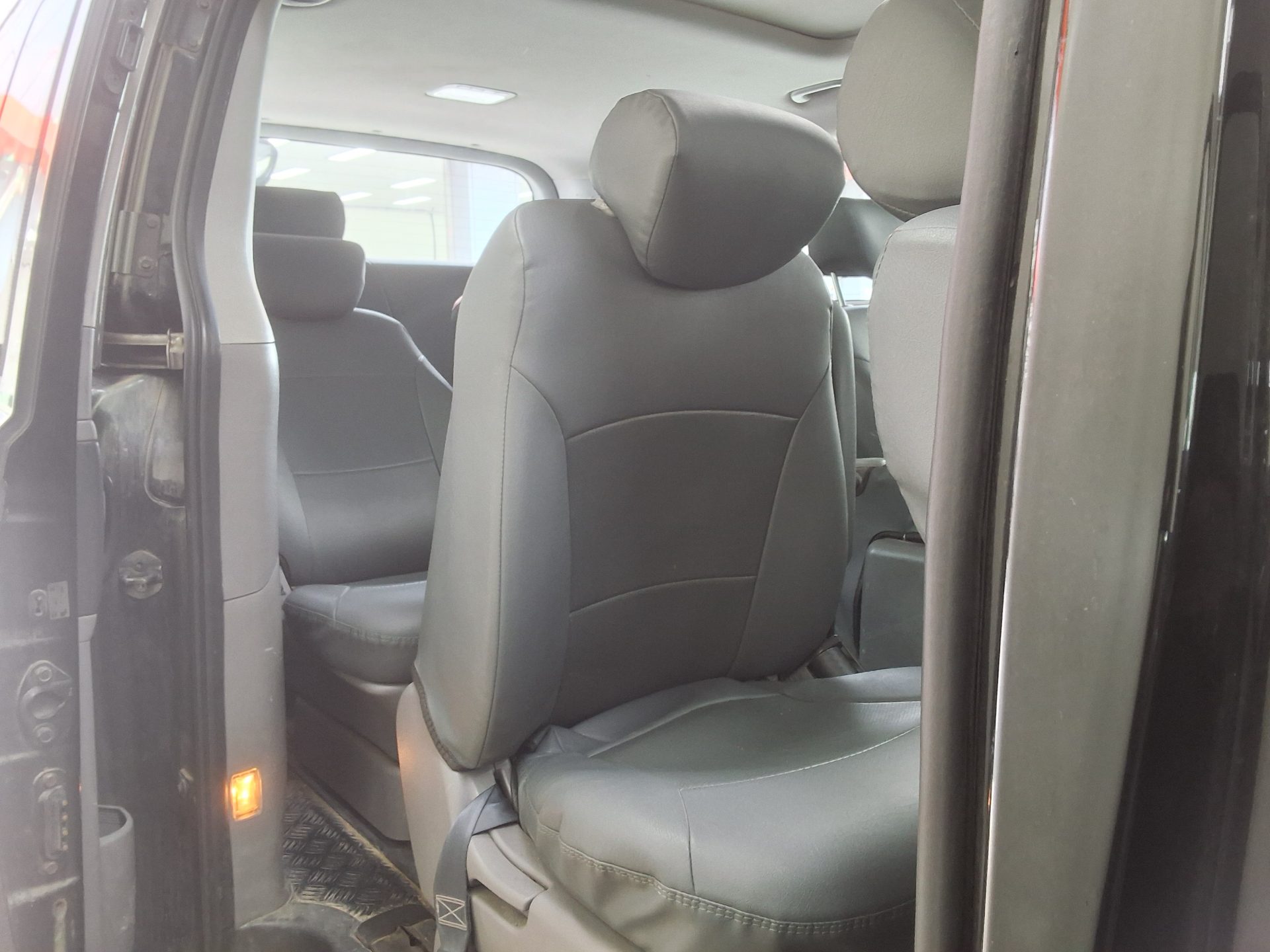 2014 - hyundai grand starex