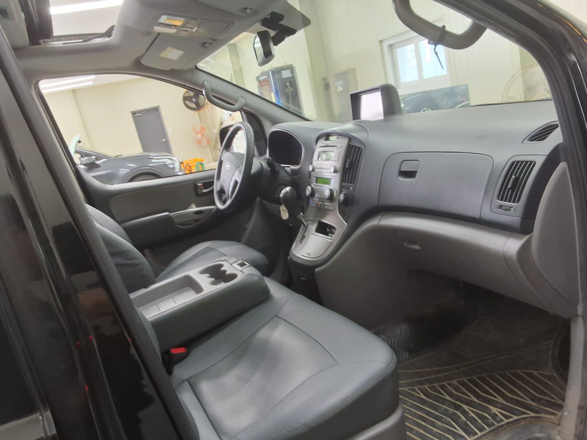 2014 - hyundai grand starex