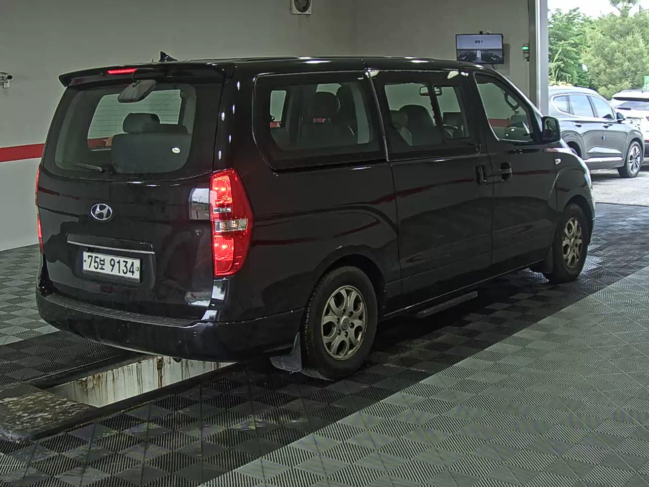 2014 - hyundai grand starex