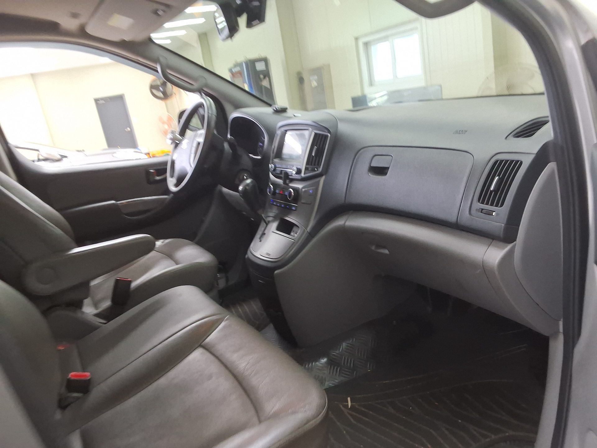 2019 - hyundai grand starex