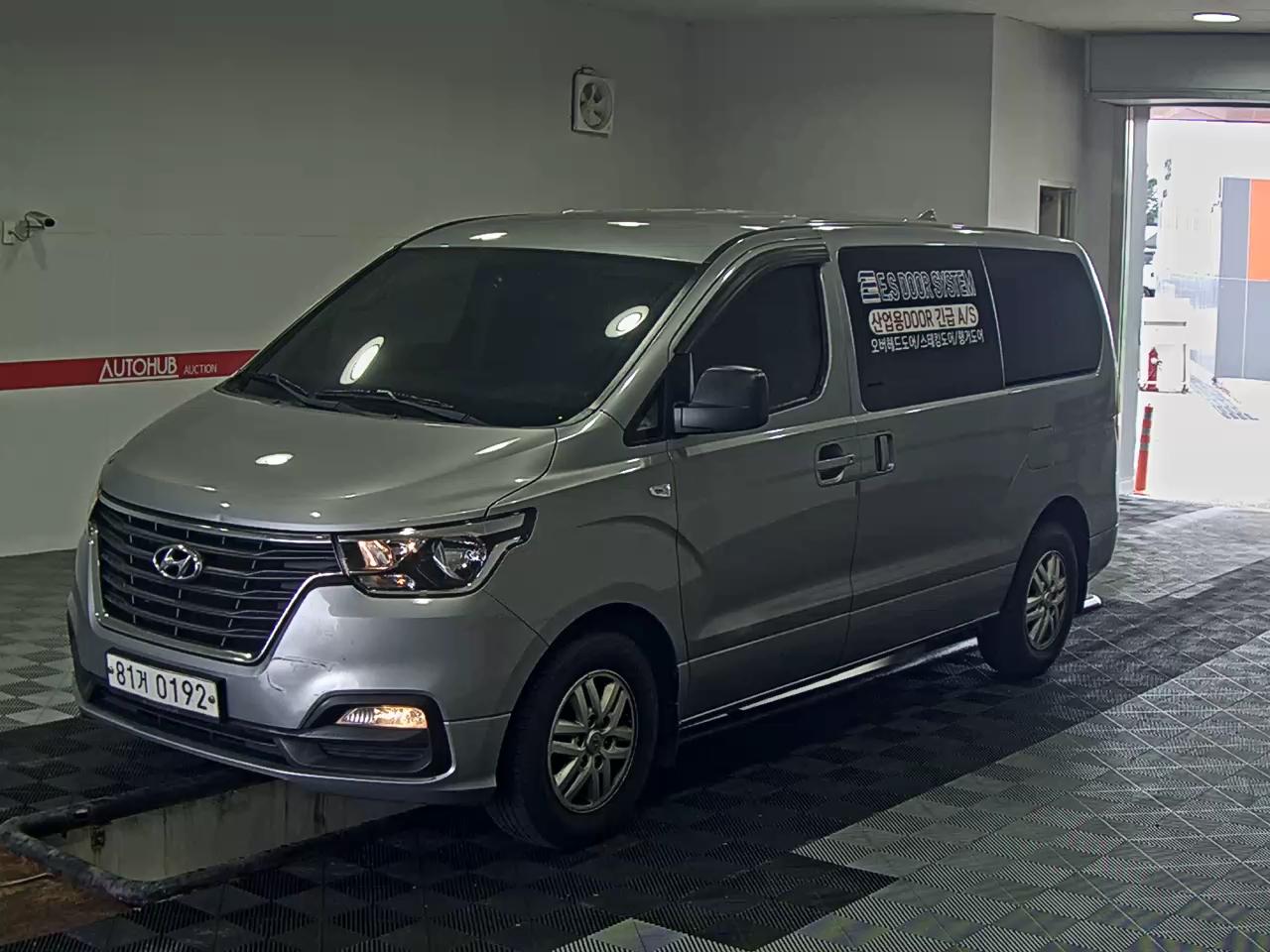 HYUNDAI GRAND STAREX