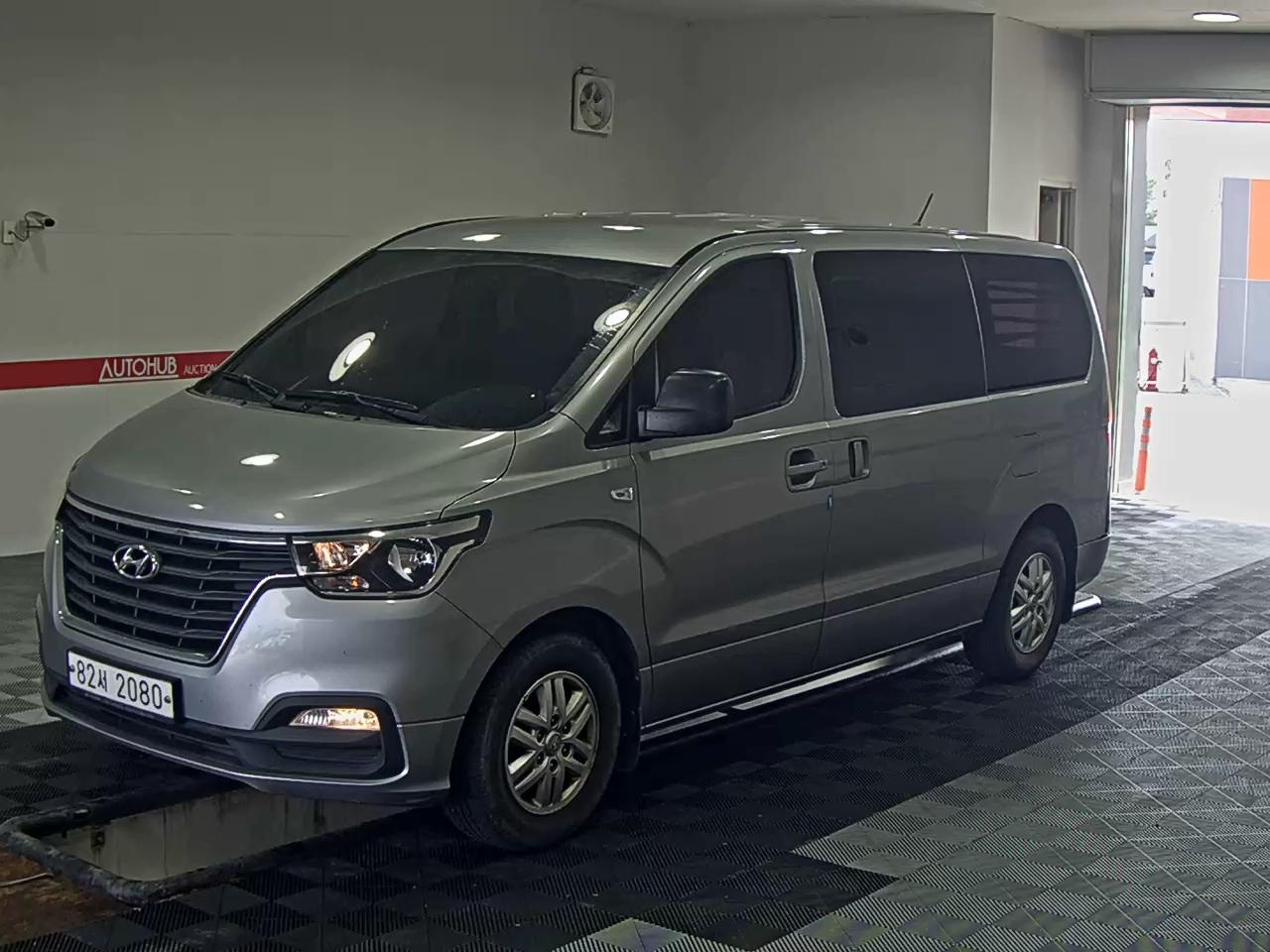 HYUNDAI GRAND STAREX