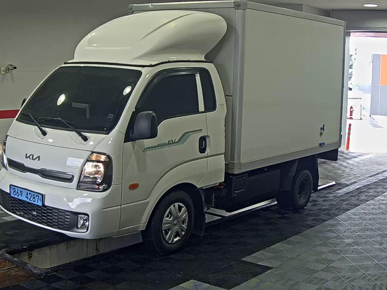 KIA BONGO III BUILT-IN BOX TRUCK