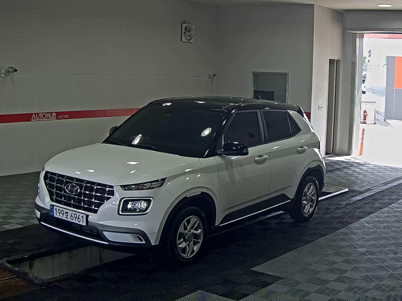 HYUNDAI VENUE
