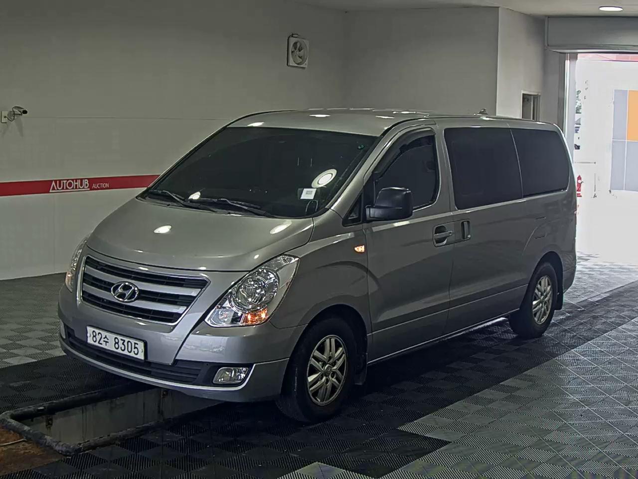 HYUNDAI GRAND STAREX