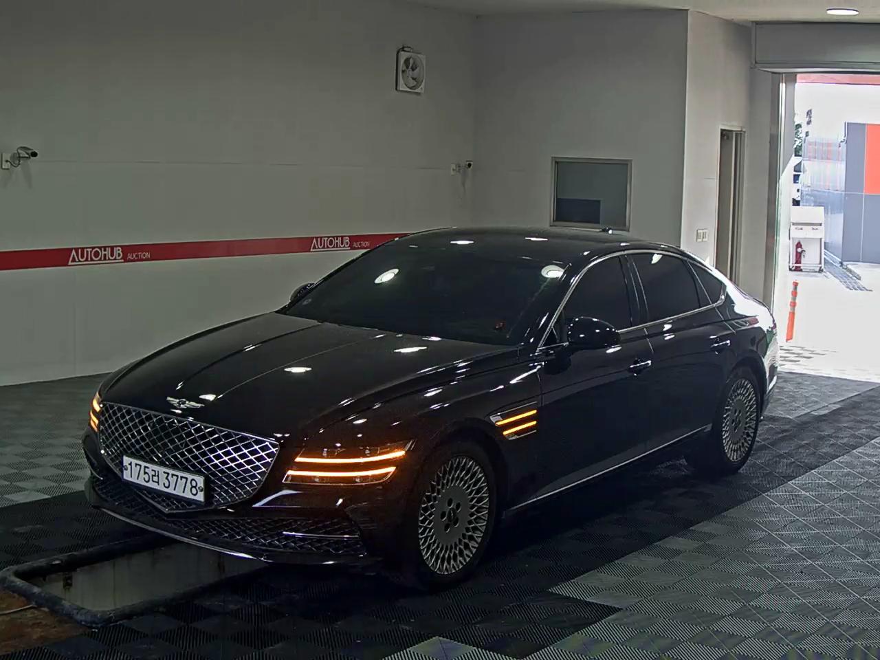 GENESIS G80 BASE MODEL