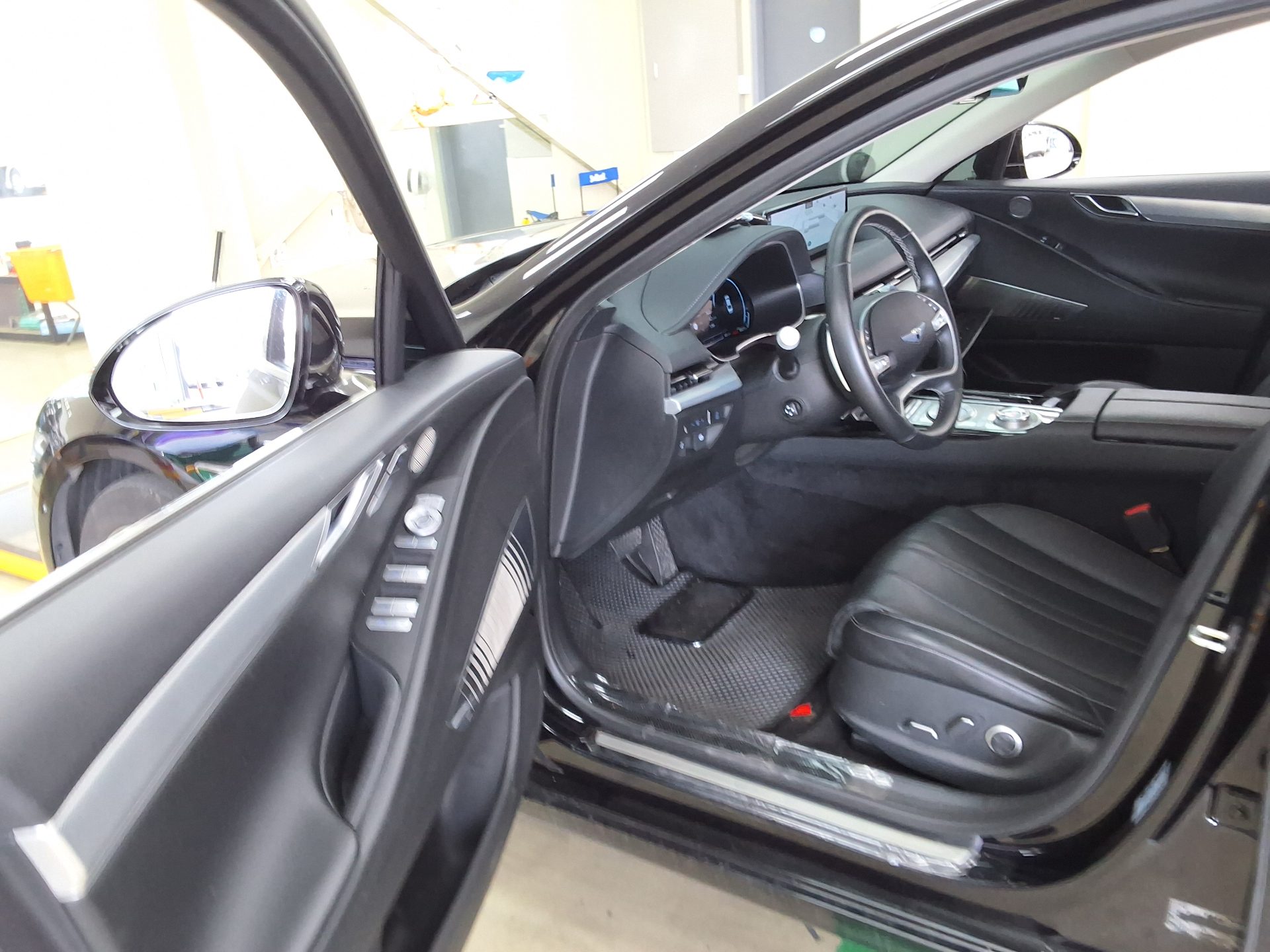 2022 - genesis eg80