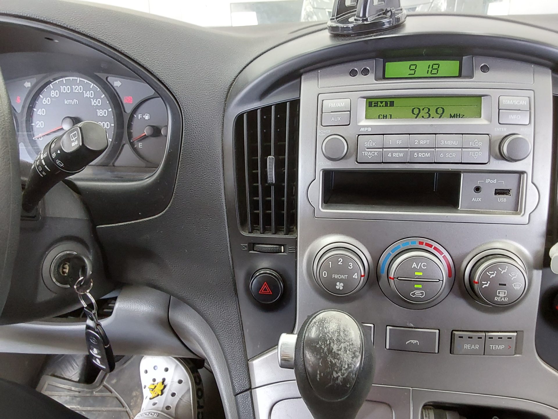 2011 - hyundai grand starex