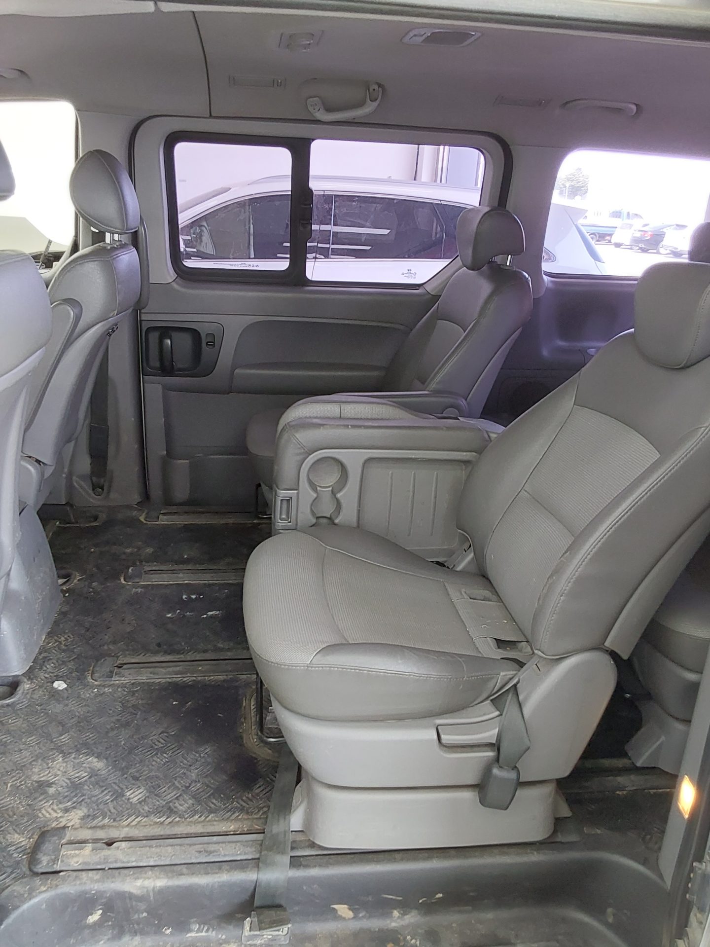 2011 - hyundai grand starex