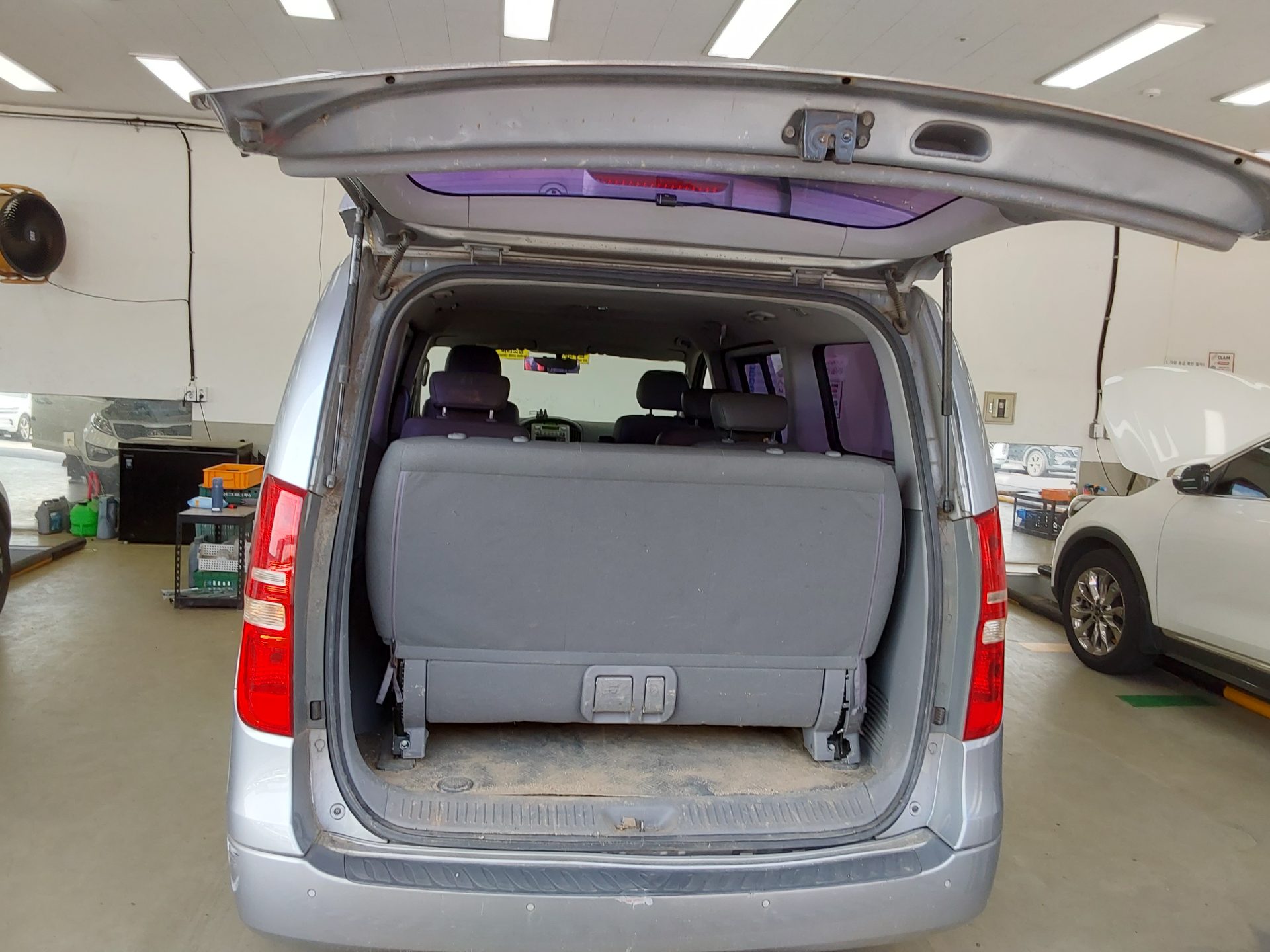 2011 - hyundai grand starex