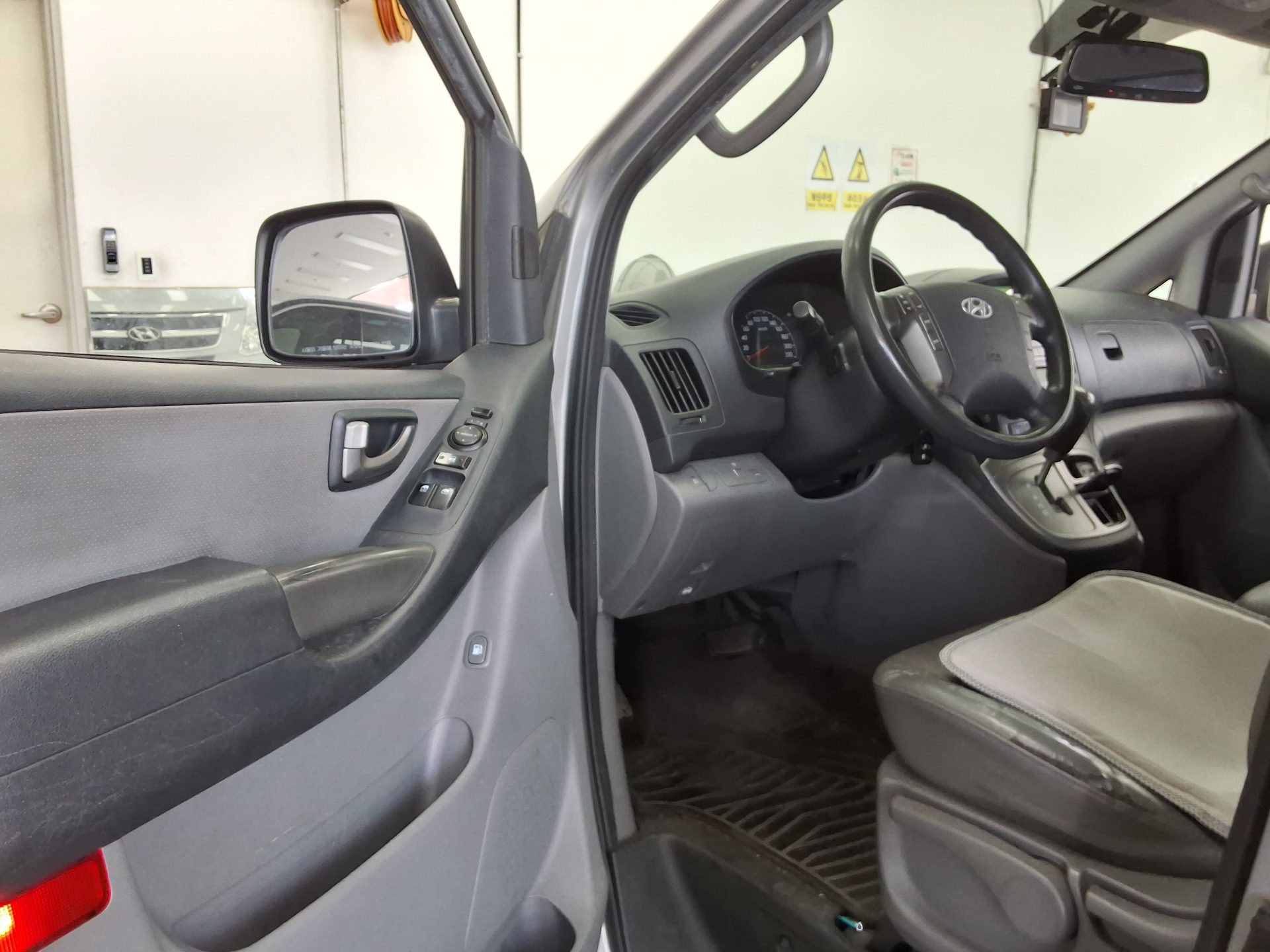 2014 - hyundai grand starex