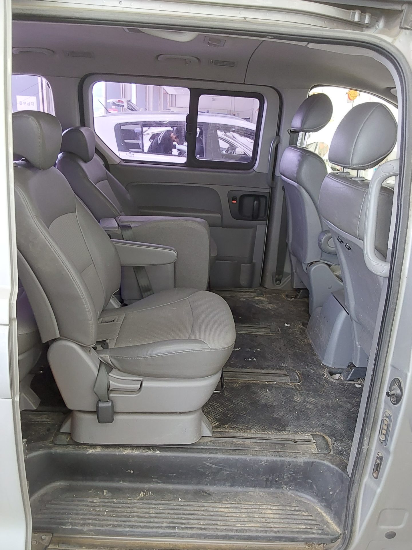 2011 - hyundai grand starex