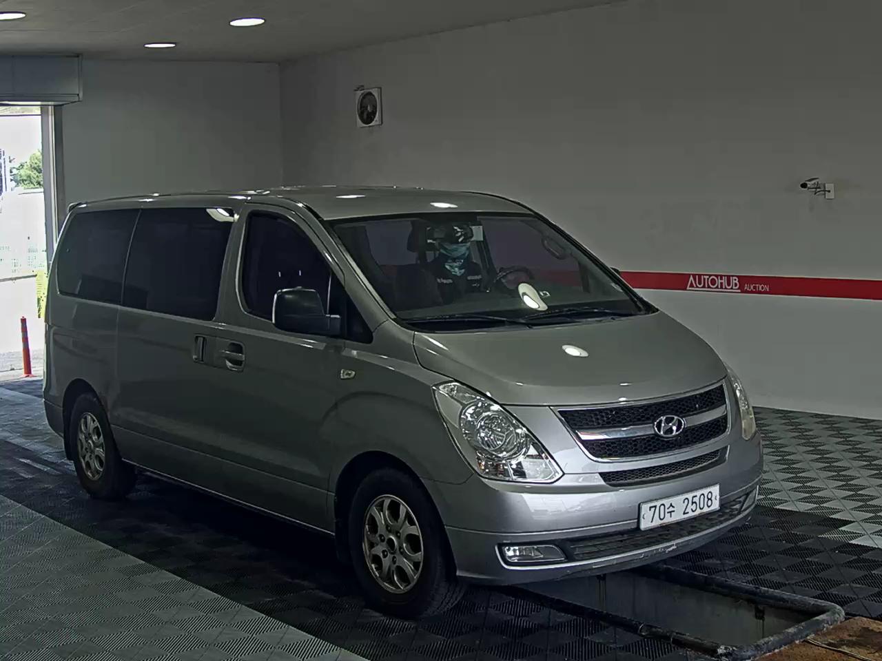 2011 - hyundai grand starex