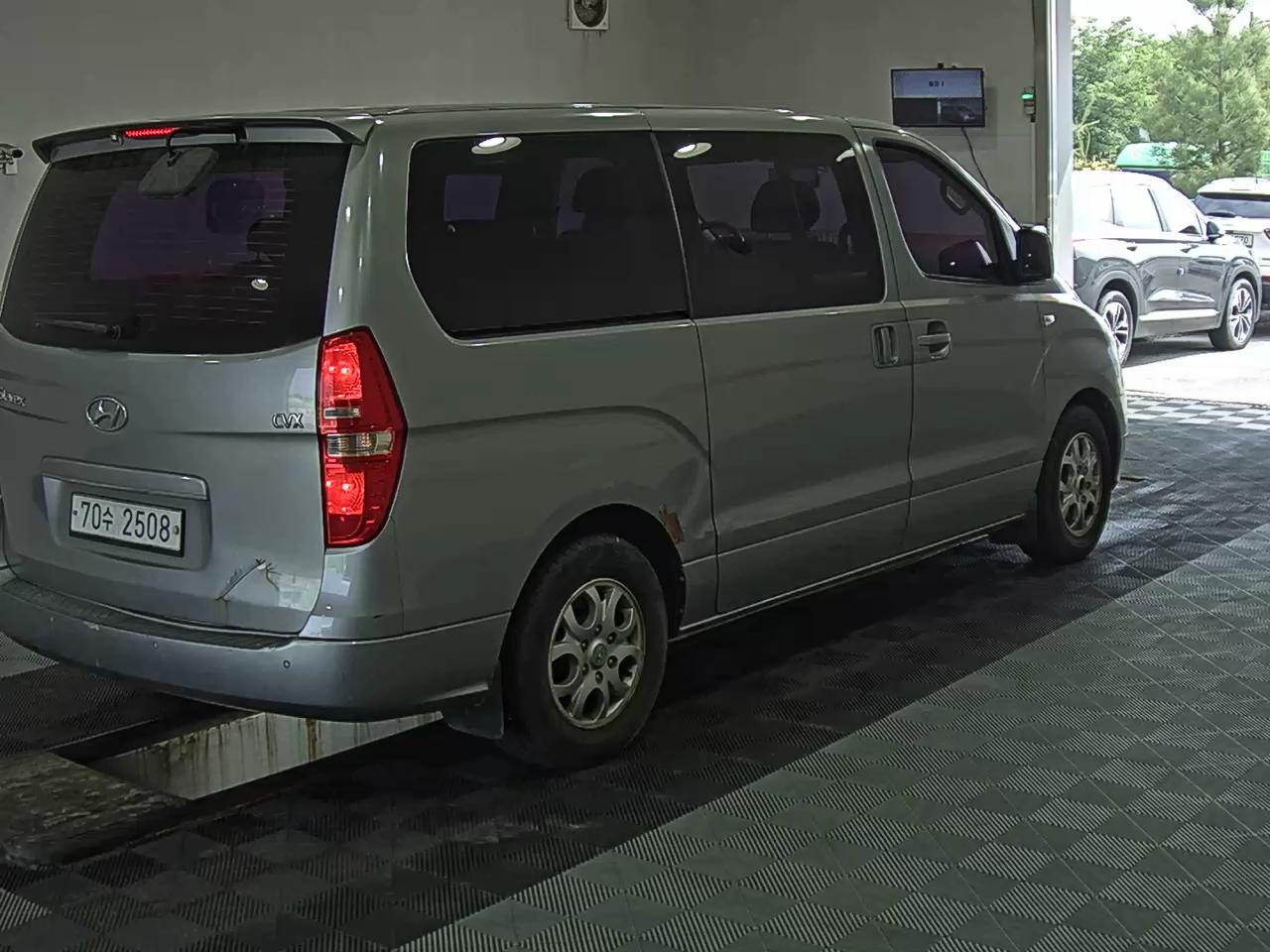 2011 - hyundai grand starex