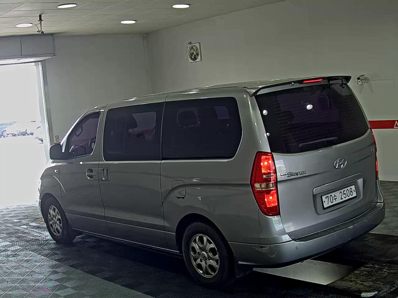 2011 - hyundai grand starex