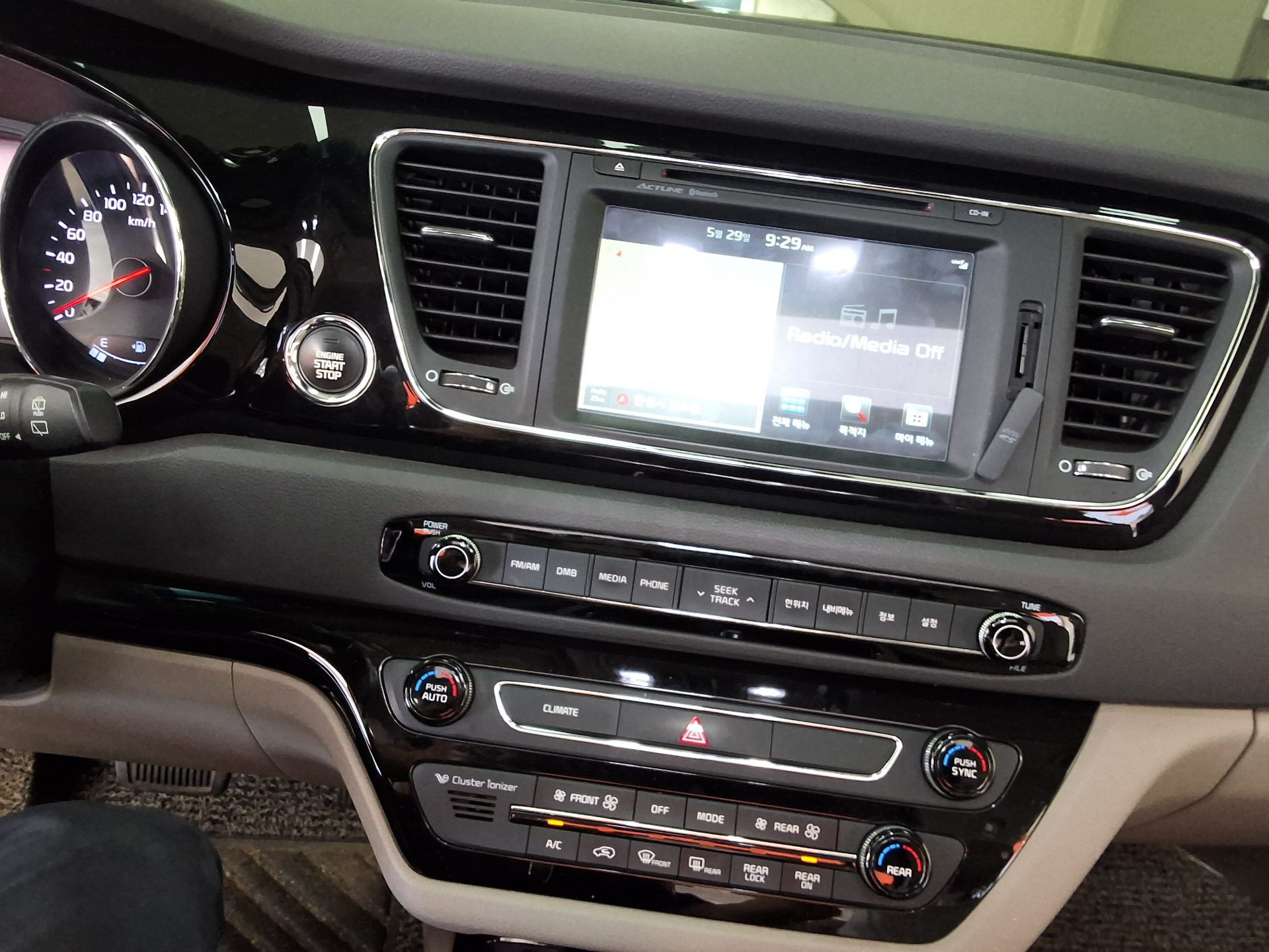 2016 - kia carnival