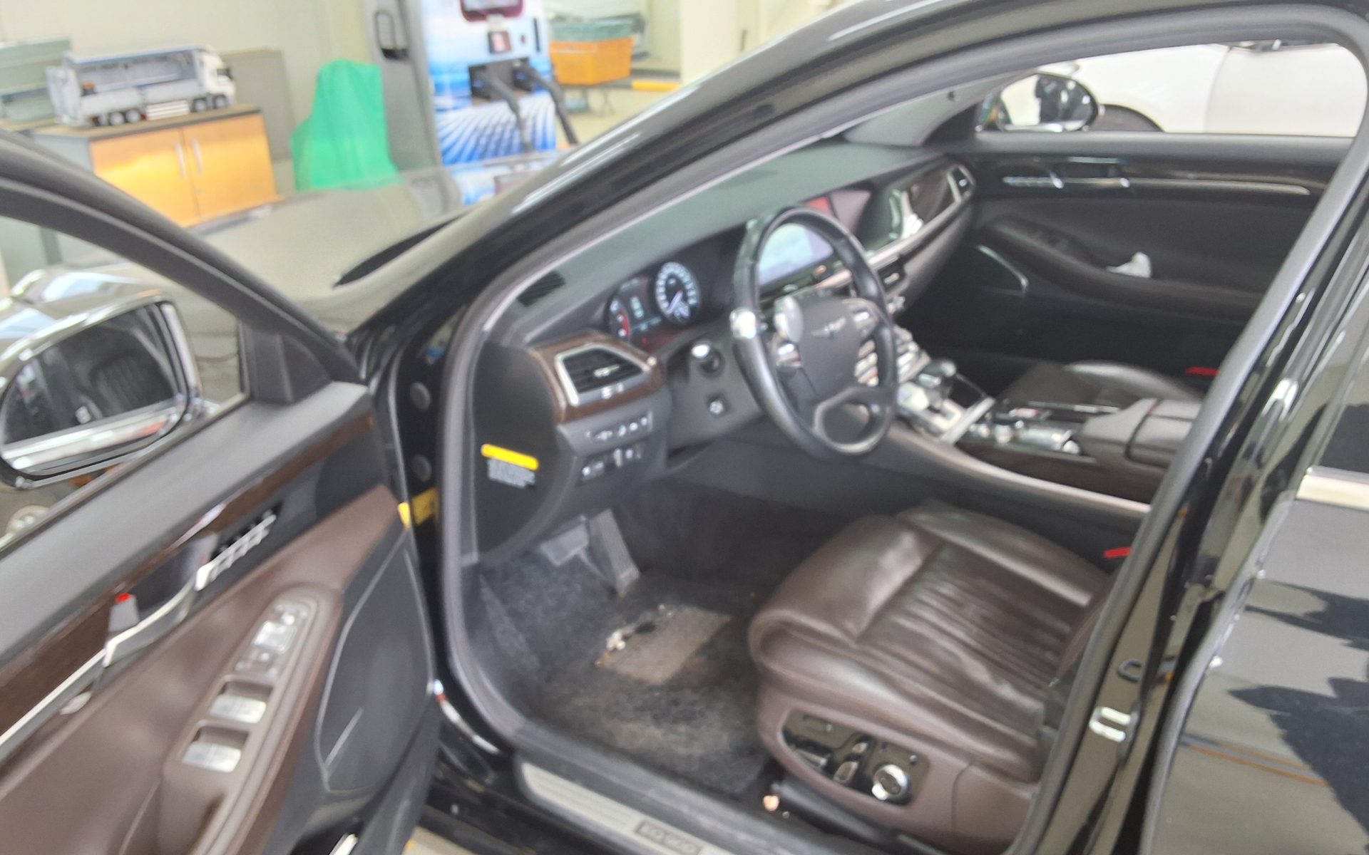 2016 - genesis eq900