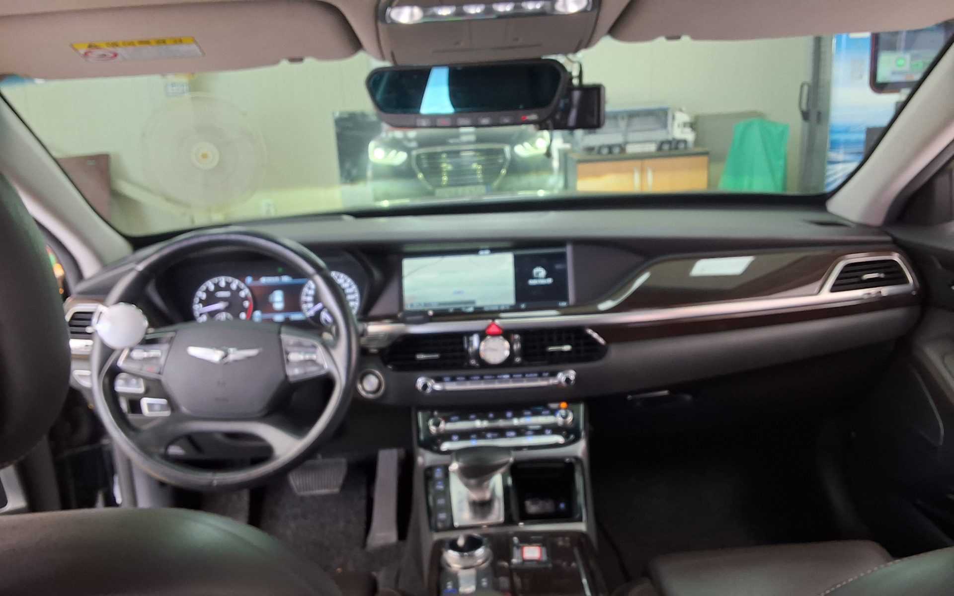 2016 - genesis eq900