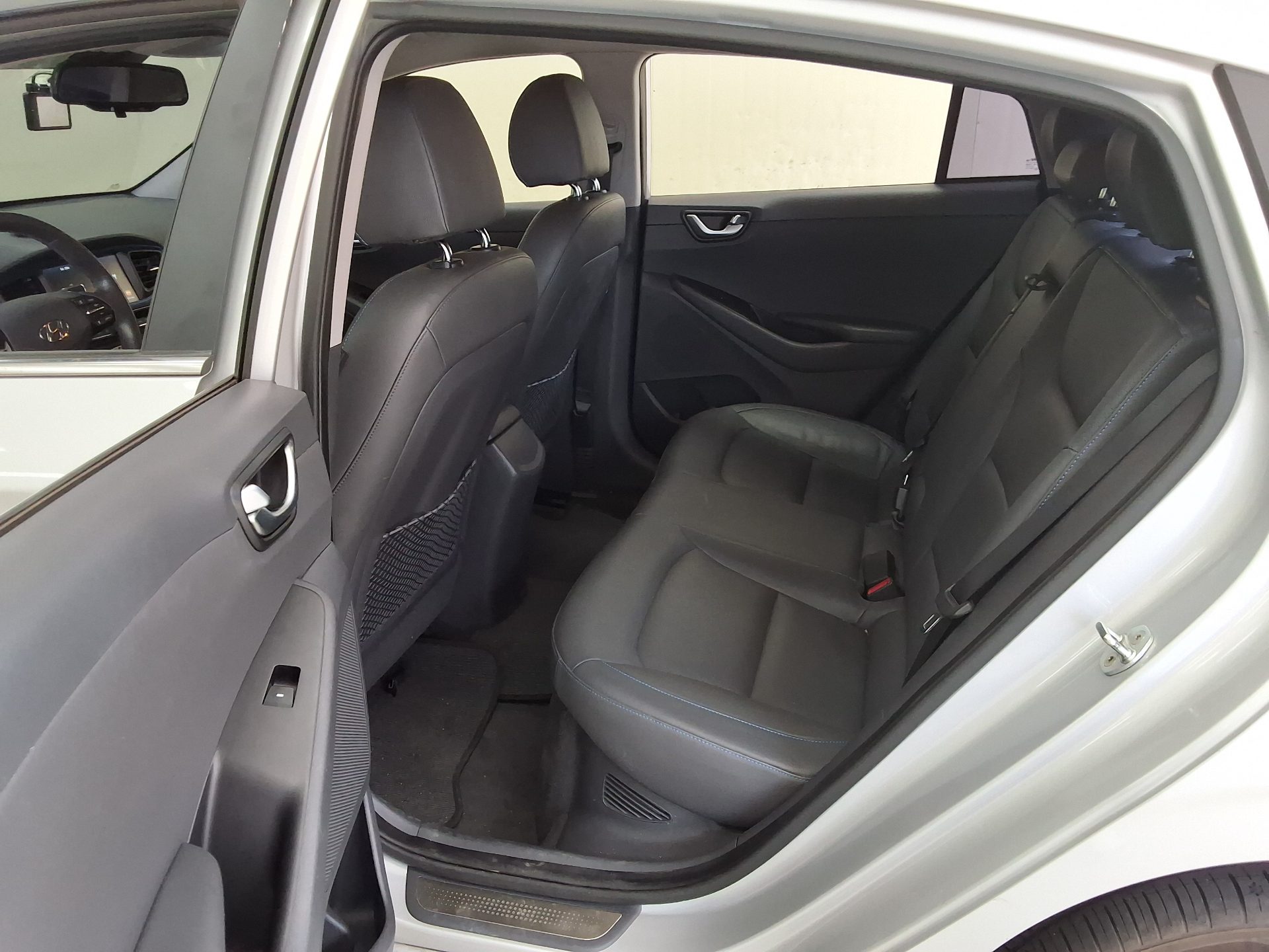 2019 - hyundai ioniq