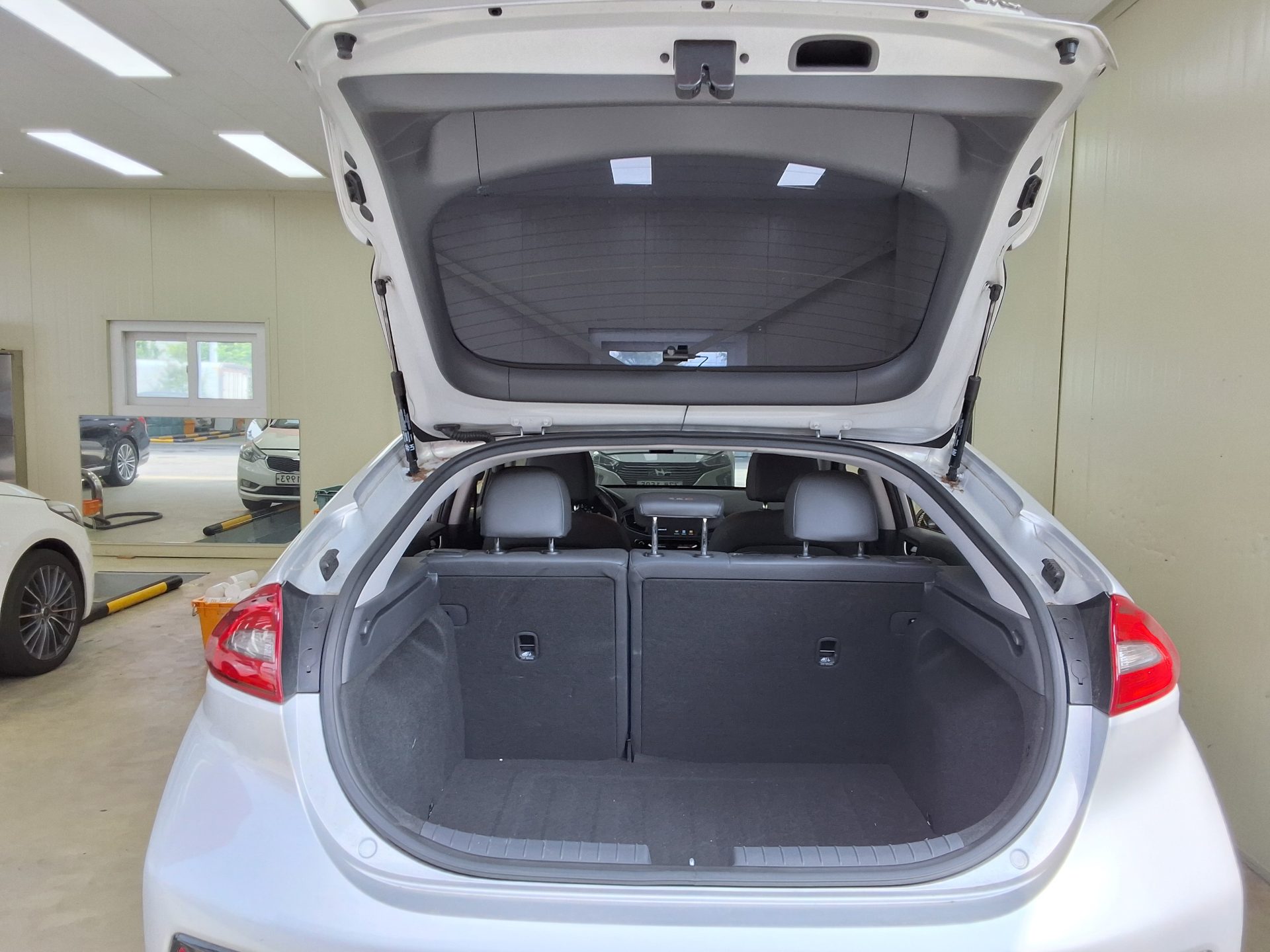 2019 - hyundai ioniq