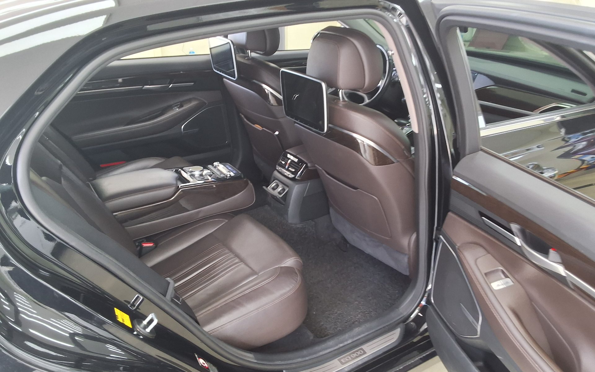 2016 - genesis eq900