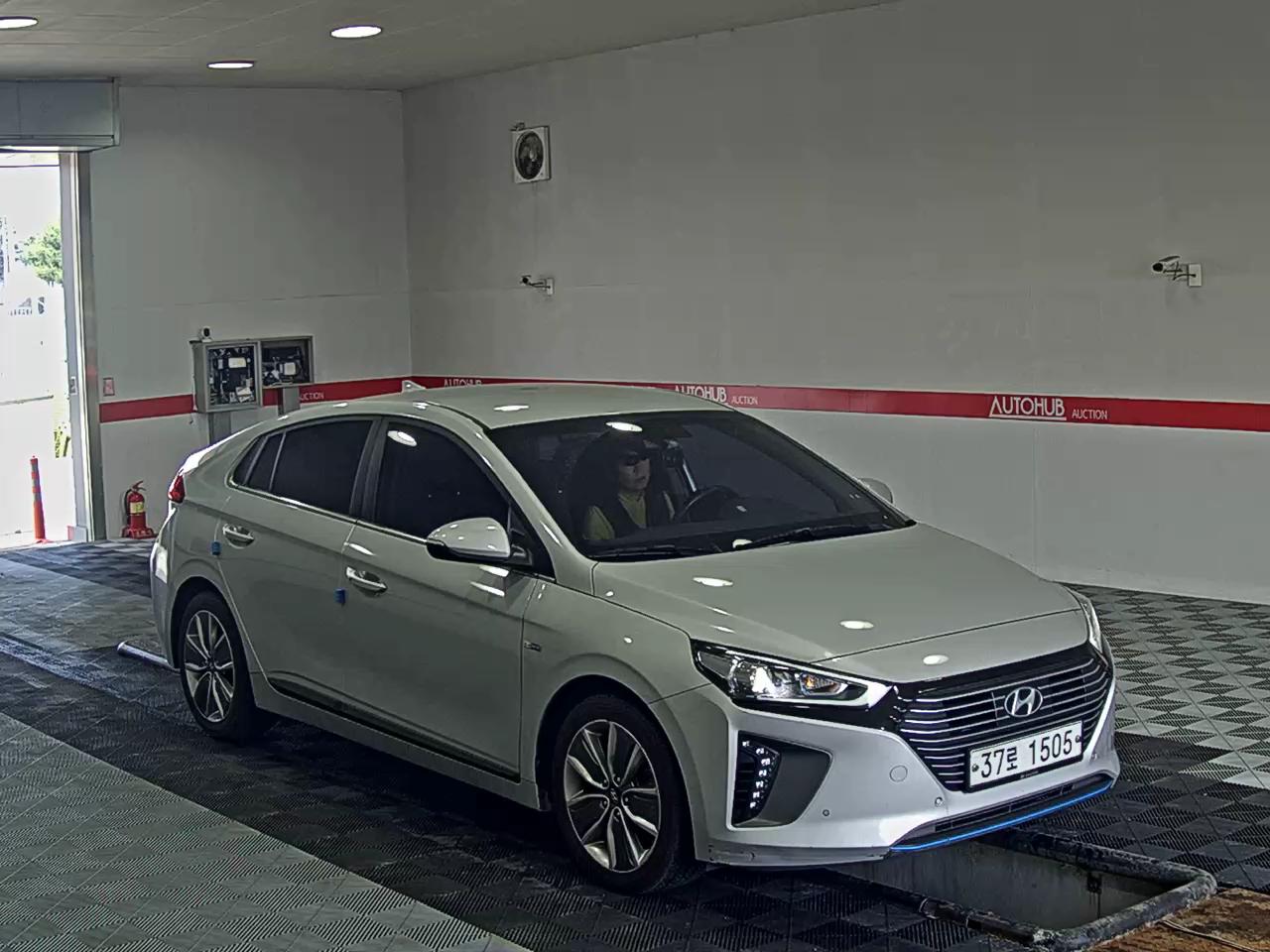 2019 - hyundai ioniq