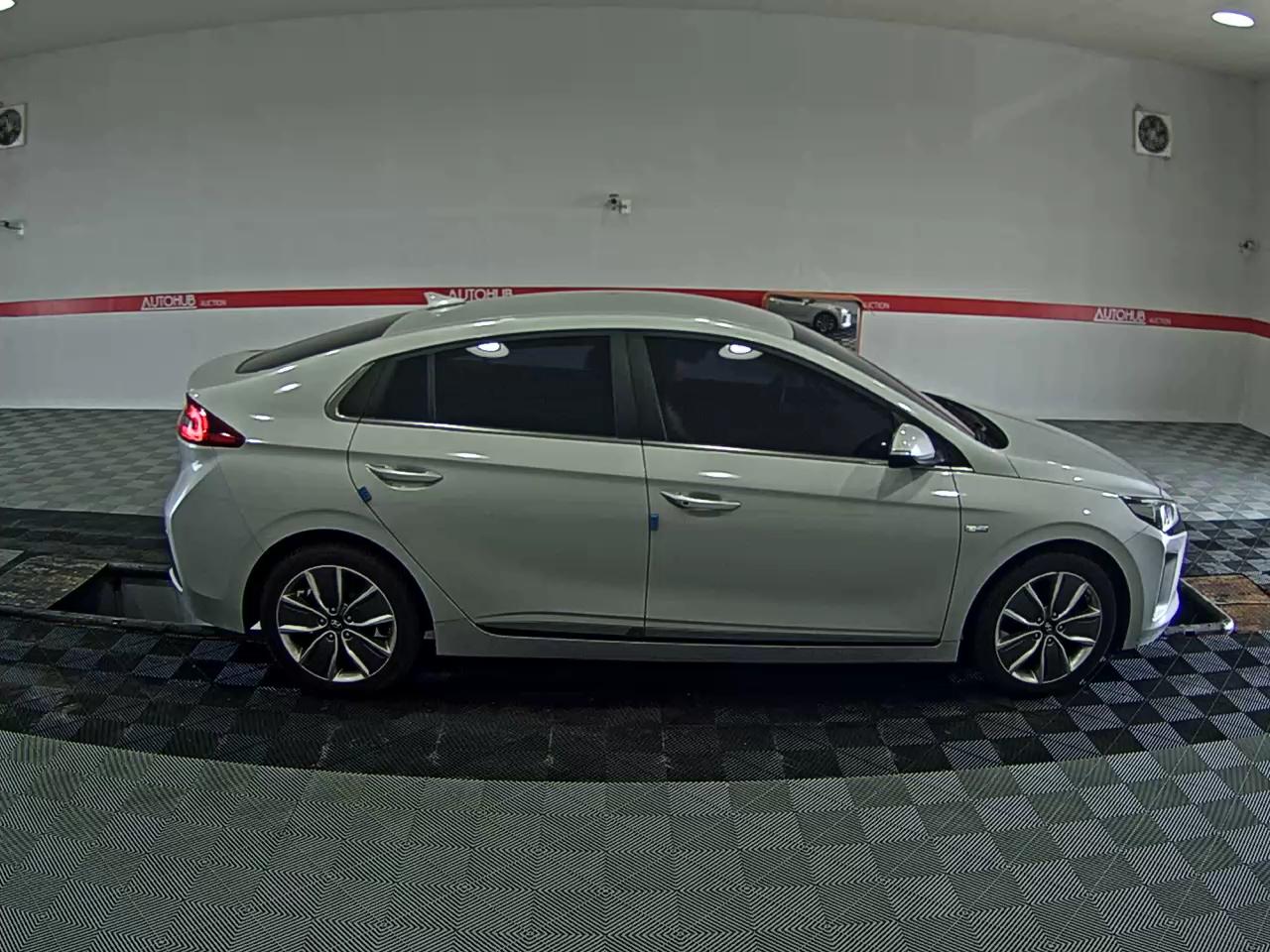 2019 - hyundai ioniq