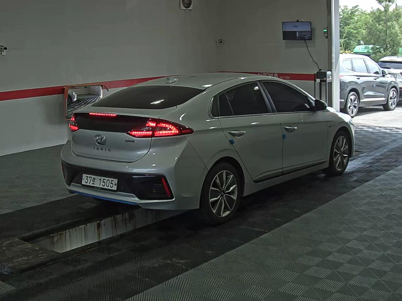2019 - hyundai ioniq