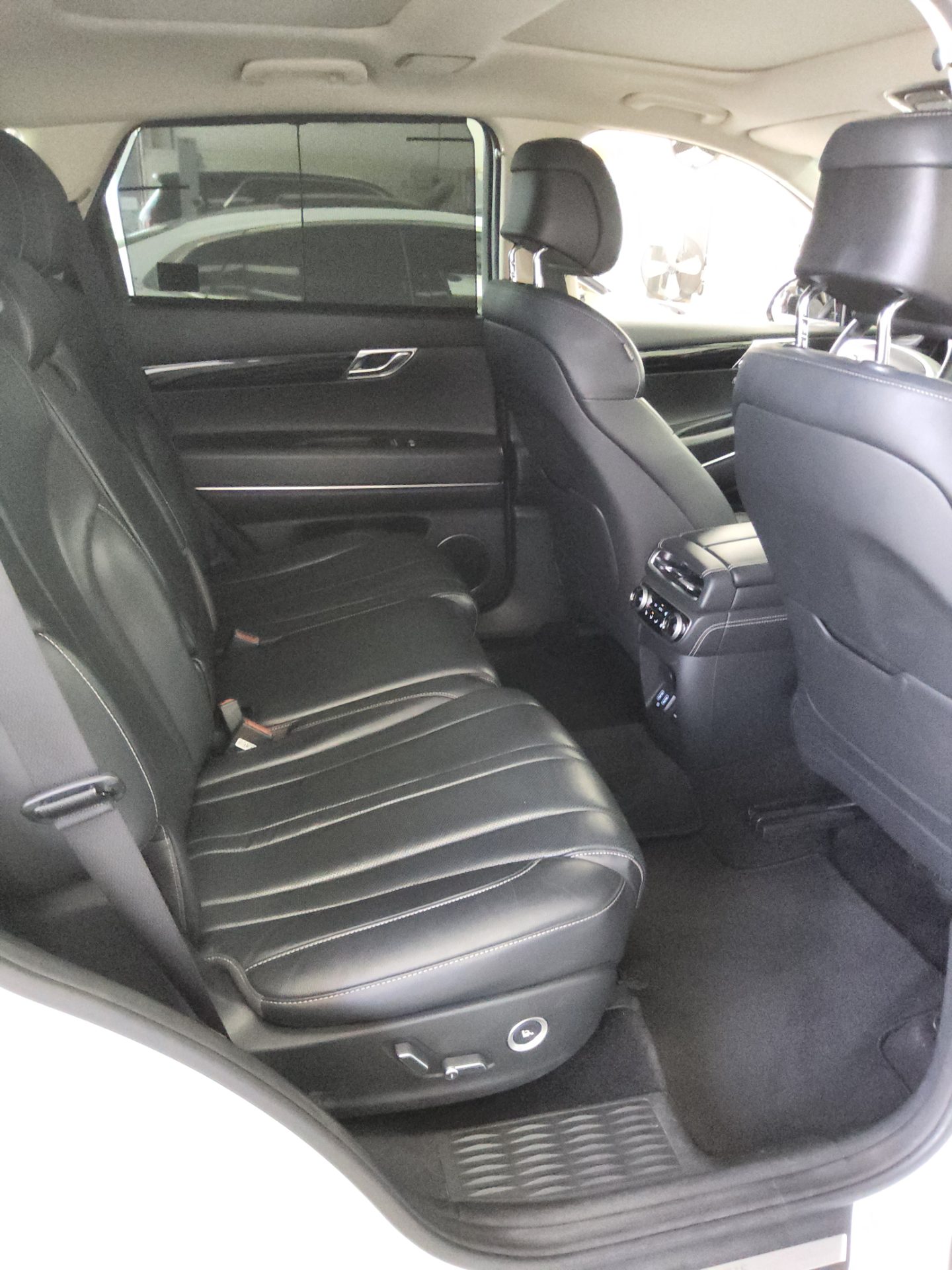 2022 - genesis gv80
