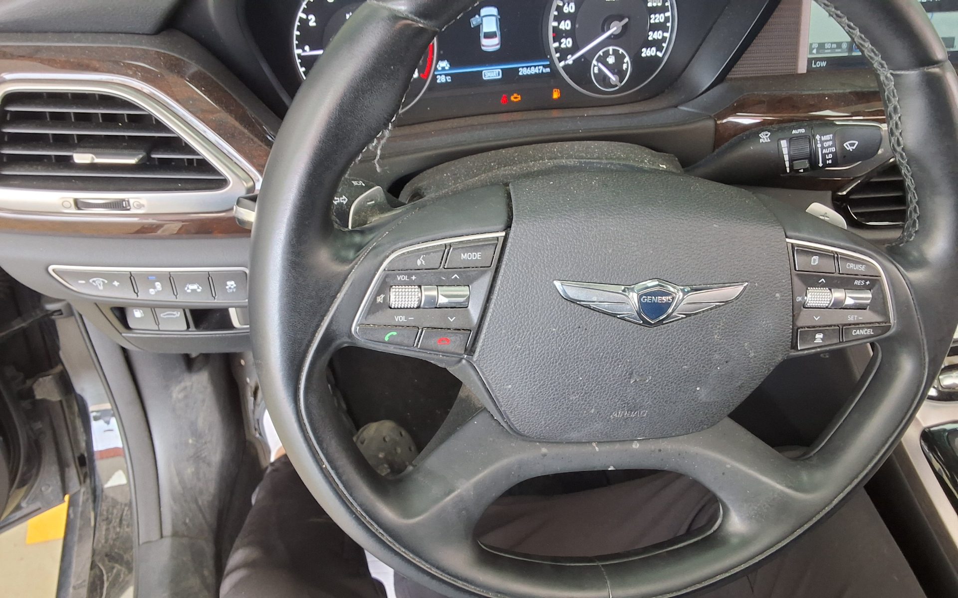 2016 - genesis eq900