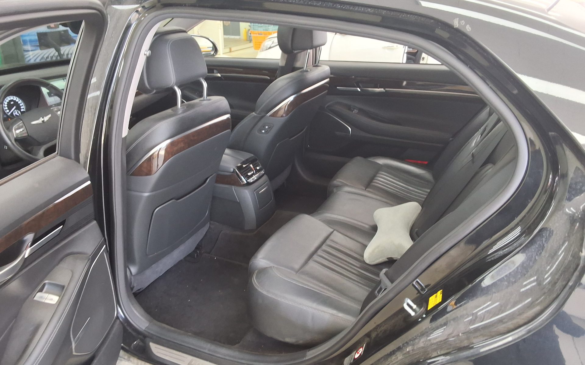 2016 - genesis eq900
