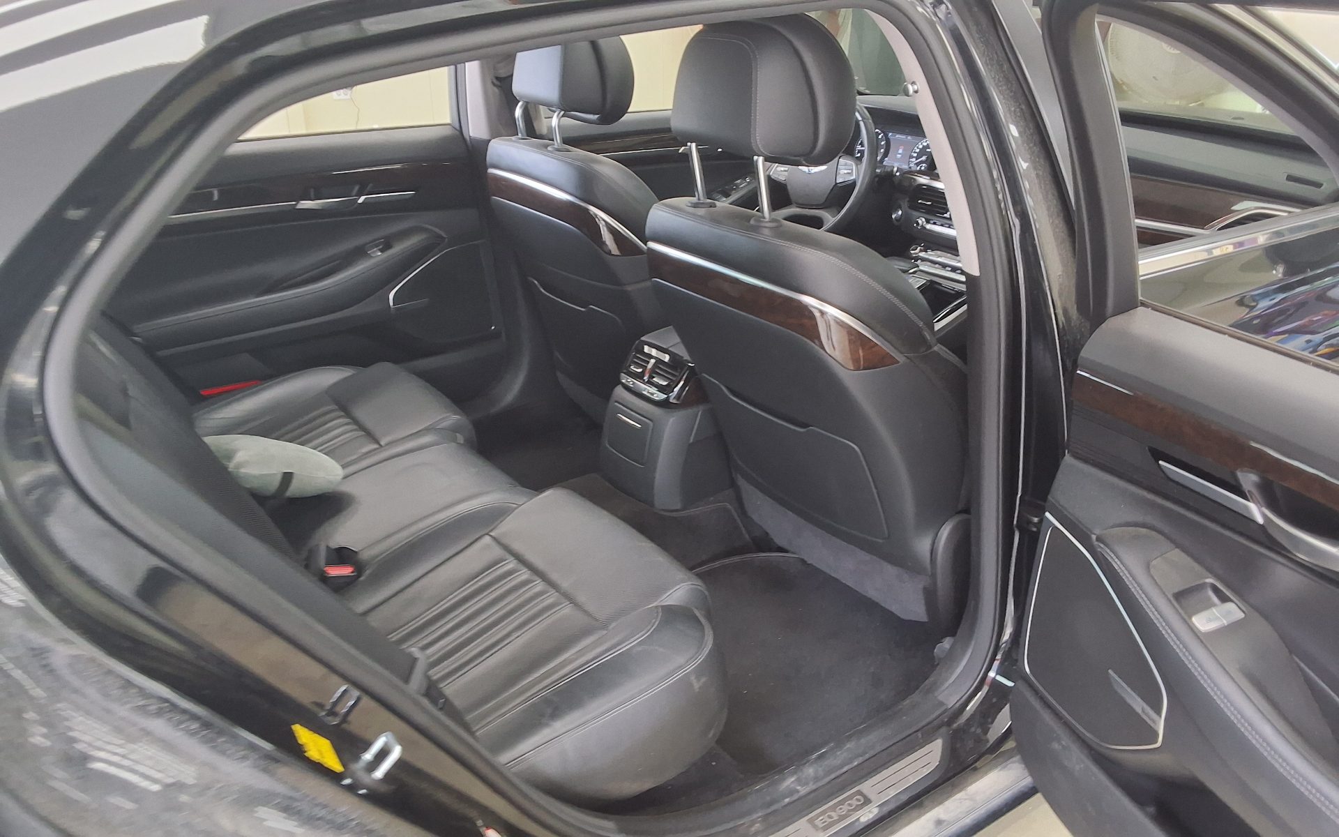 2016 - genesis eq900