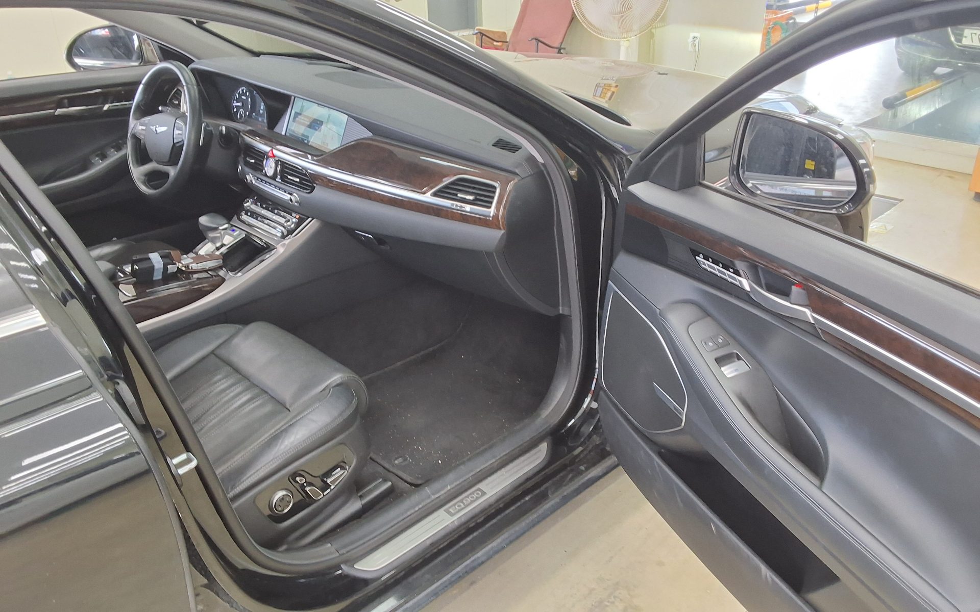 2016 - genesis eq900