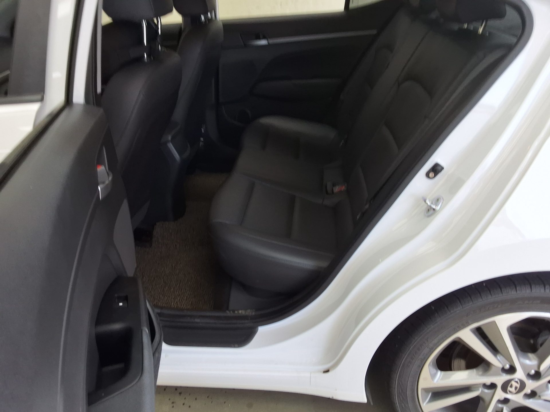2018 - hyundai avante