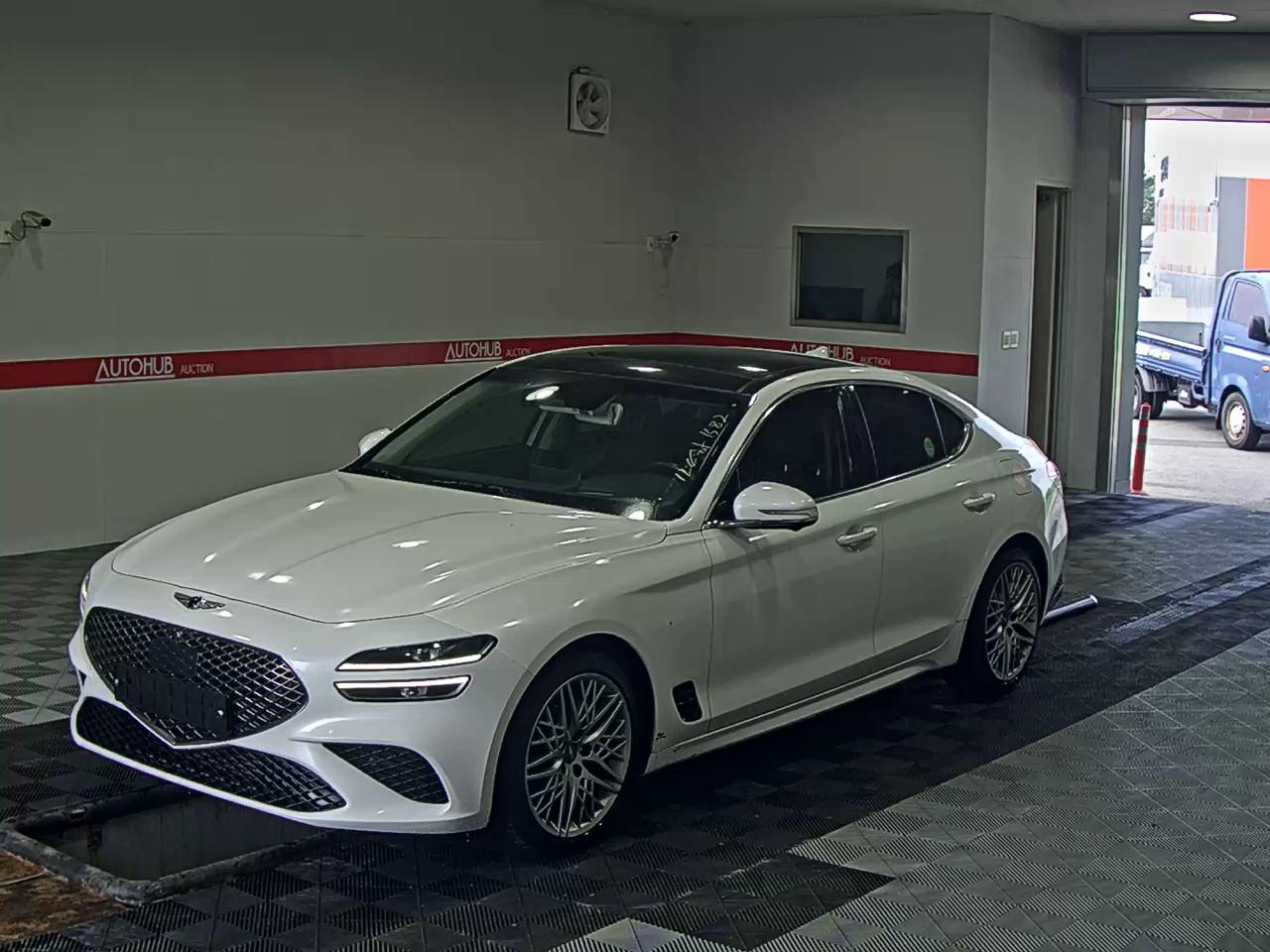GENESIS G70 BASE MODEL